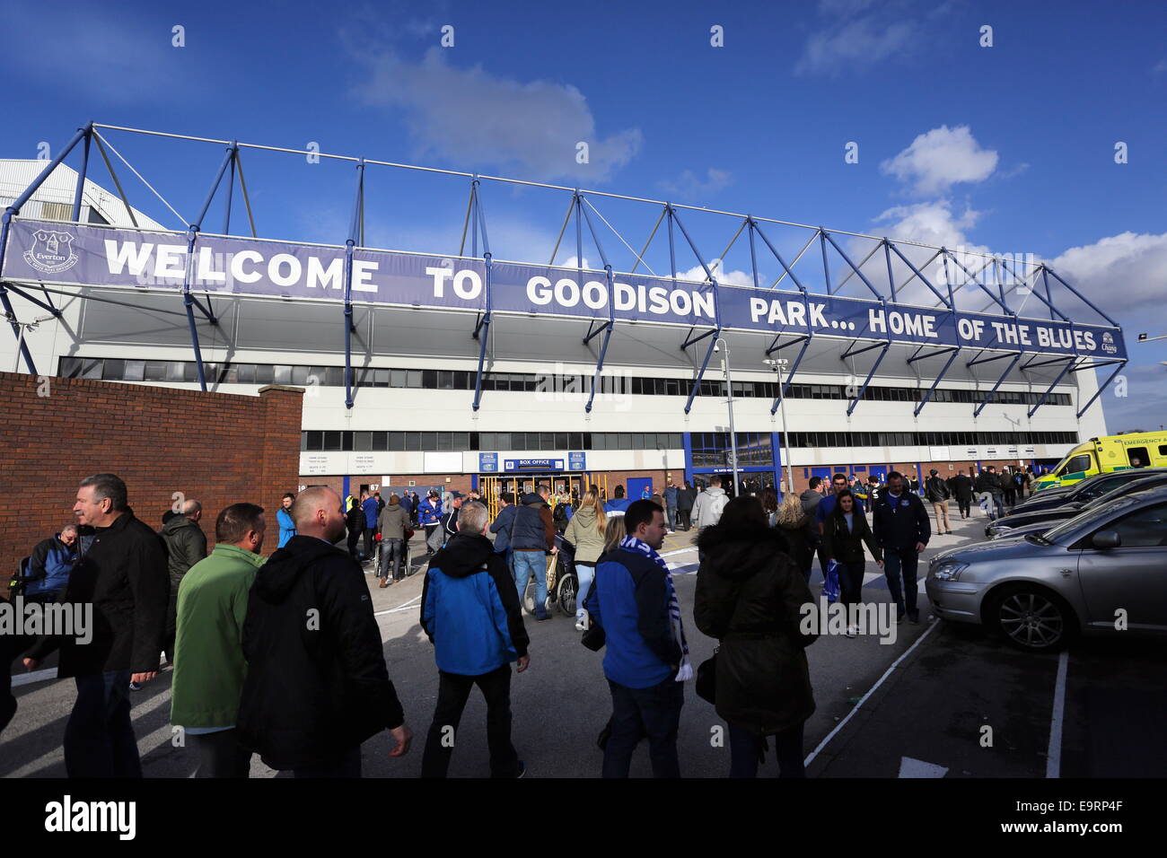 Liverpool, UK. Saturday 01 November 2014  Pictured: A crowd of Everton fans outside goodison Park.  Re: Premier League Everton v Swansea City FC at Goodison Park, Liverpool, Merseyside, UK. Credit:  D Legakis/Alamy Live News Stock Photo