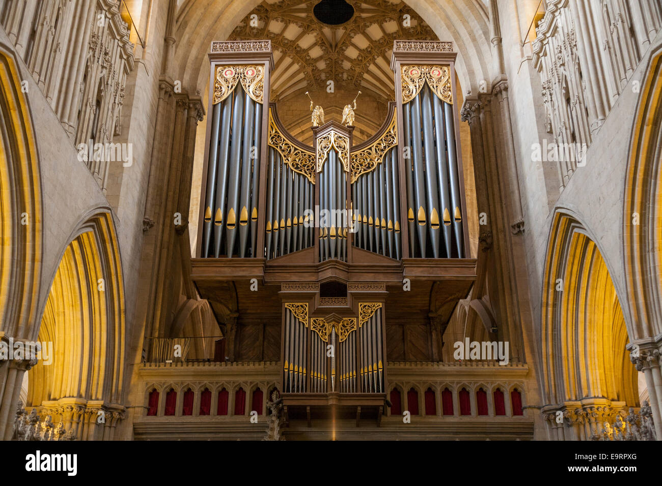 The main organ showing organ pipes of Wells Cathedral. Somerset UK. (Seen from the Quire.) Stock Photo