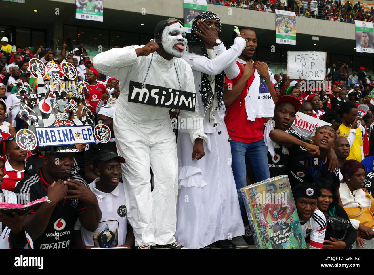 Kaizer Chiefs Verses Orlando Pirates: Fans Packed into the FNB Stadium  Editorial Photo - Image of africa, derby: 260172696