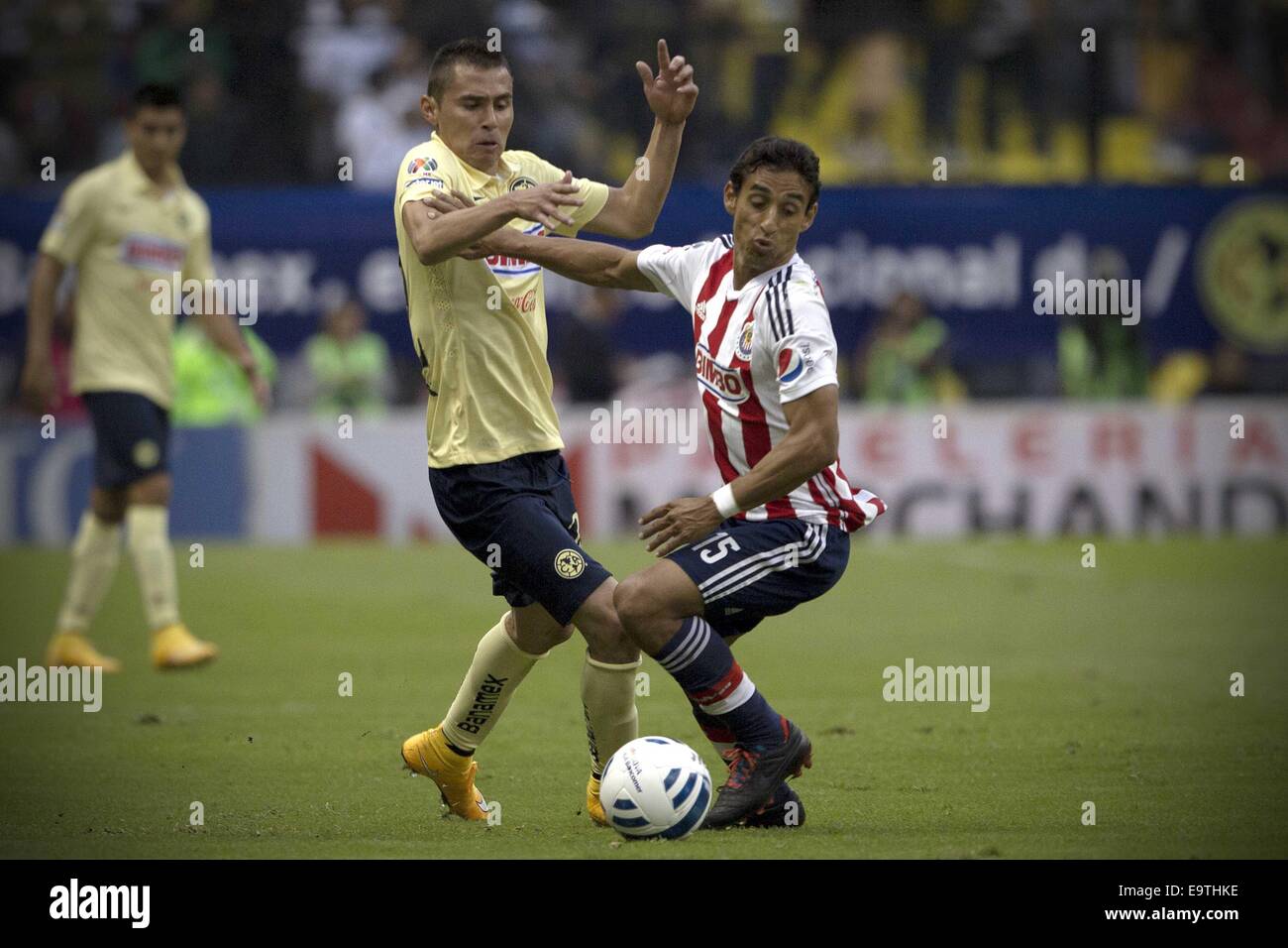 Mexico City, Mexico. 1st Nov, 2014. America's Paul Aguilar (L) vies the ball with Fernando Arce of Chivas during the match of the Day 15 of the Opening Tournament 2014 of the MX League, celebrated in the Azteca Stadium, in Mexico City, capital of Mexico, on Nov. 1, 2014. Credit:  Alejandro Ayala/Xinhua/Alamy Live News Stock Photo