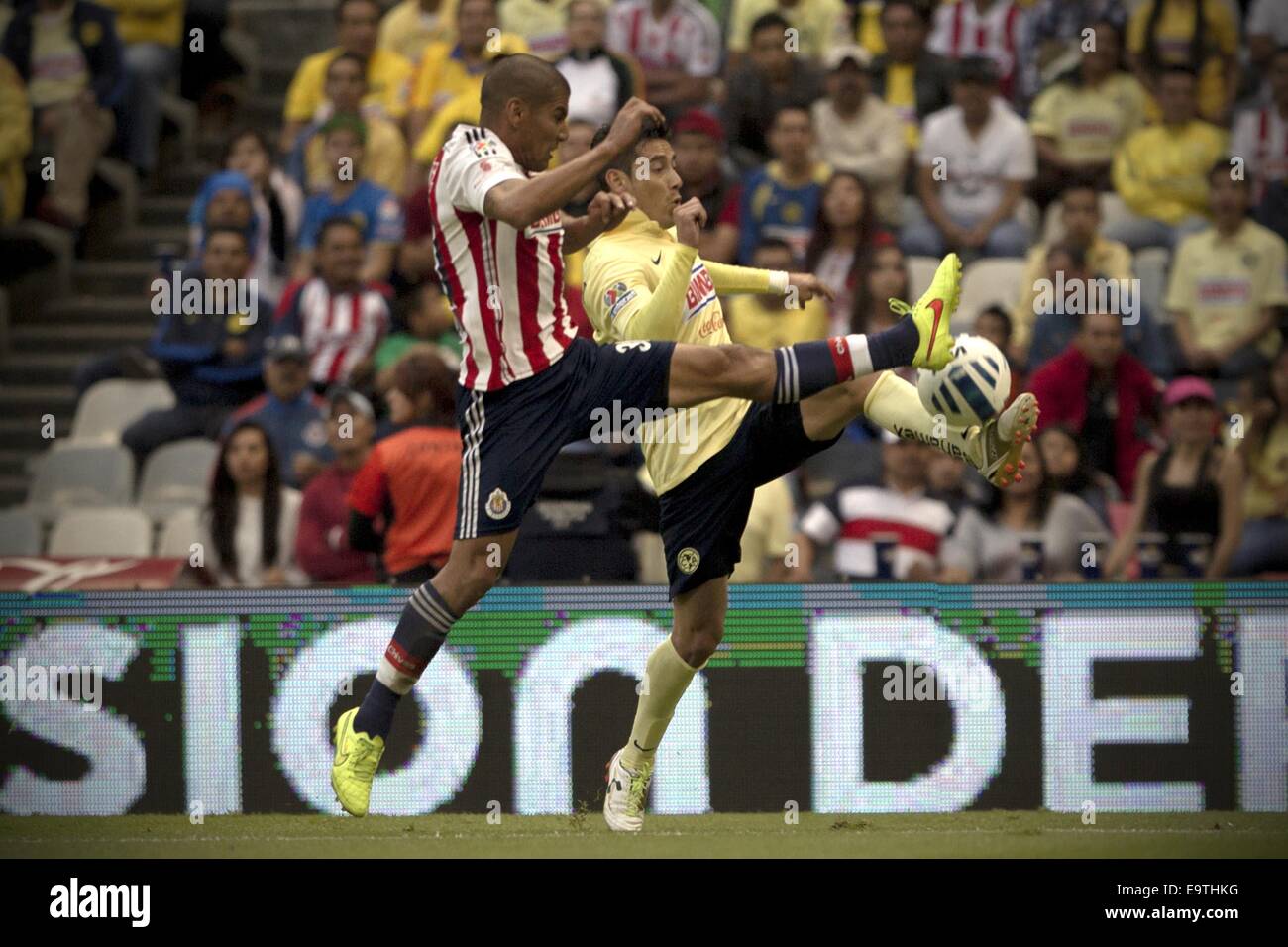 Mexico City, Mexico. 1st Nov, 2014. America's Rubens Sambueza (R) vies the ball with Carlos Salcido of Chivas during the match of the Day 15 of the Opening Tournament 2014 of the MX League, celebrated in the Azteca Stadium, in Mexico City, capital of Mexico, on Nov. 1, 2014. Credit:  Alejandro Ayala/Xinhua/Alamy Live News Stock Photo