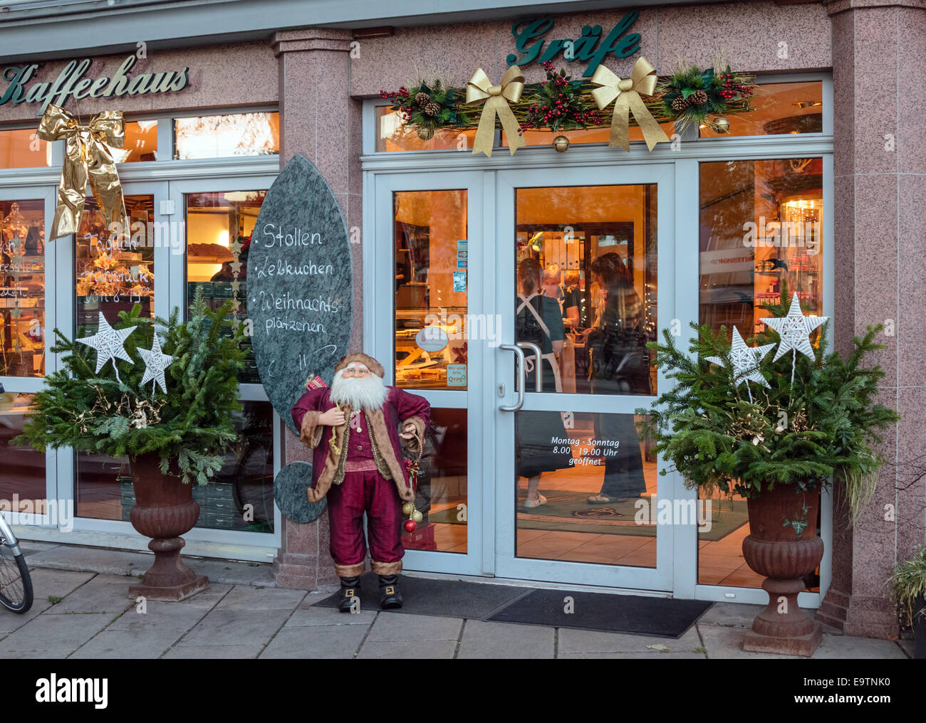 Coffee shop entrance, festive Christmas decorations, Germany Stock ...