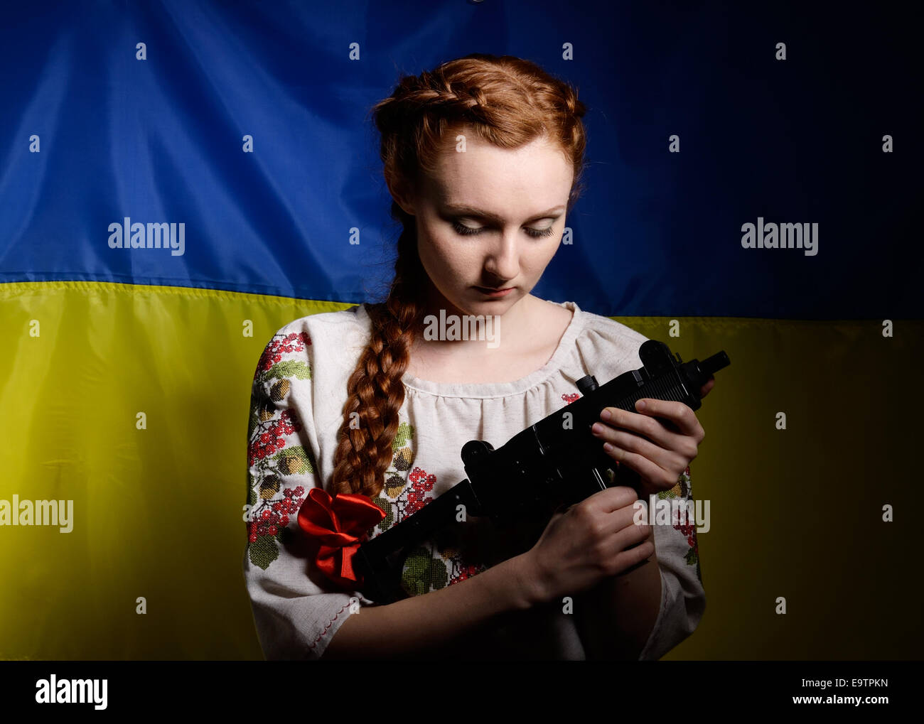 Ukrainian girl with a machine gun Stock Photo - Alamy