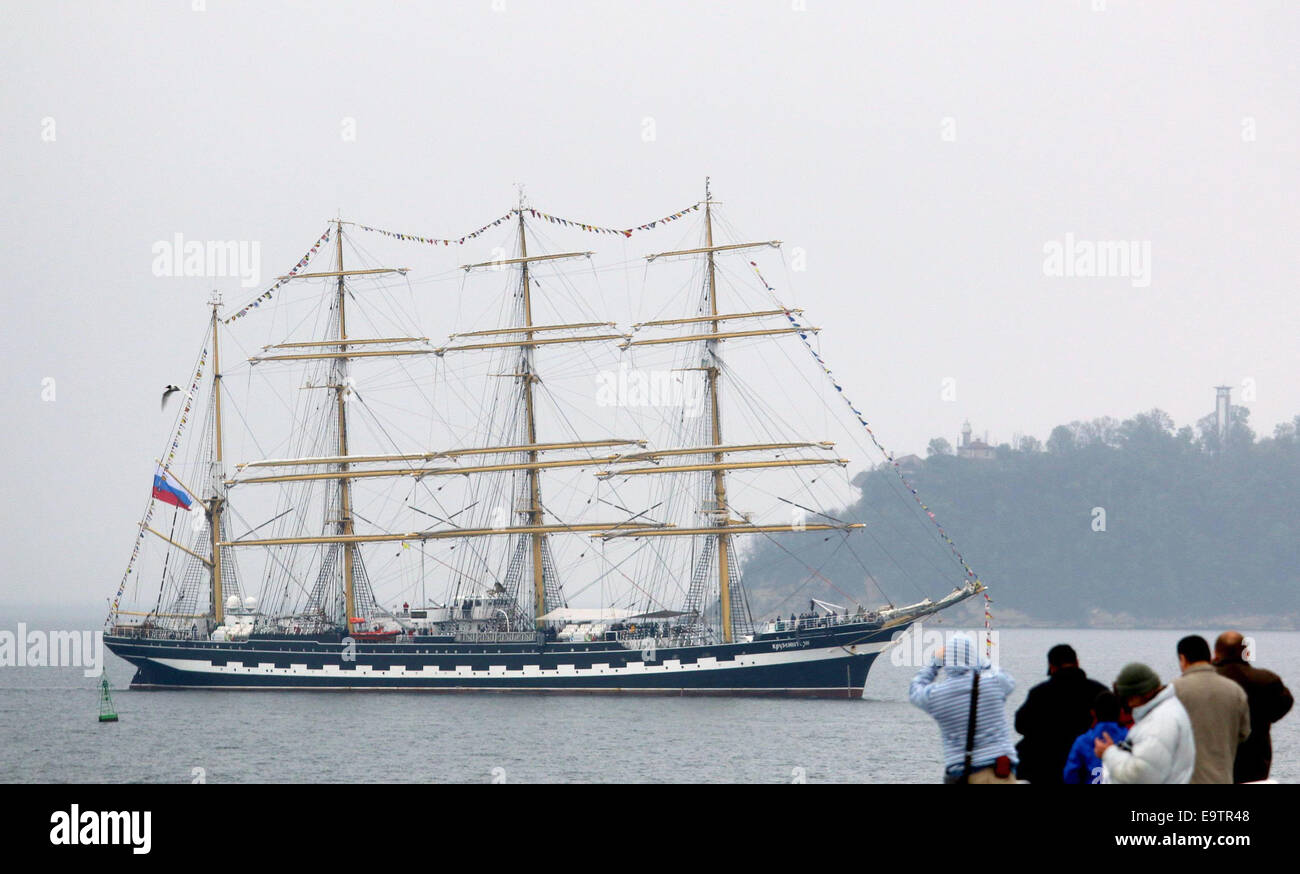 1956 tall ships race hi-res stock photography and images - Alamy