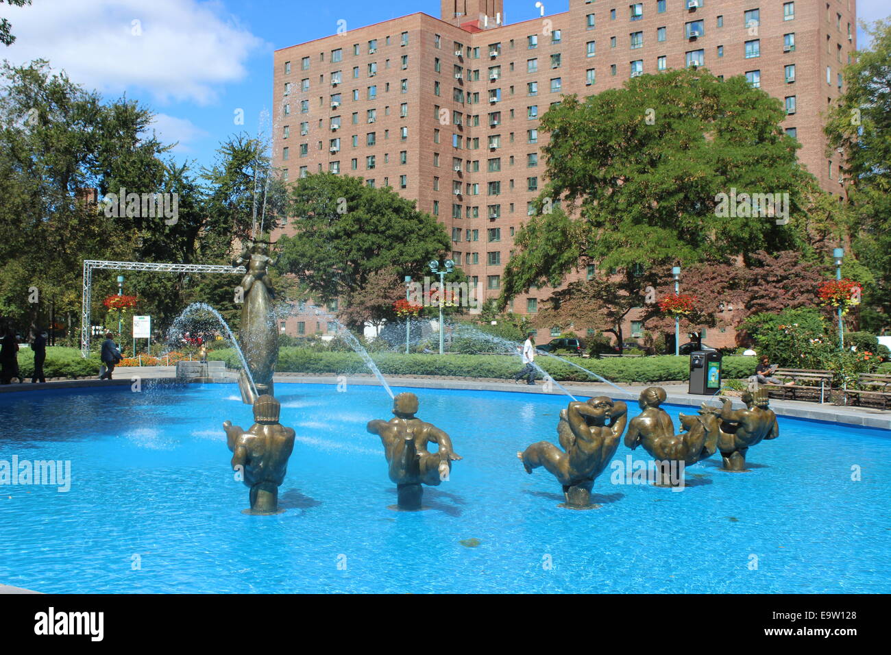 Metropolitan Oval Fountain, Parkchester, Bronx, New York Stock Photo