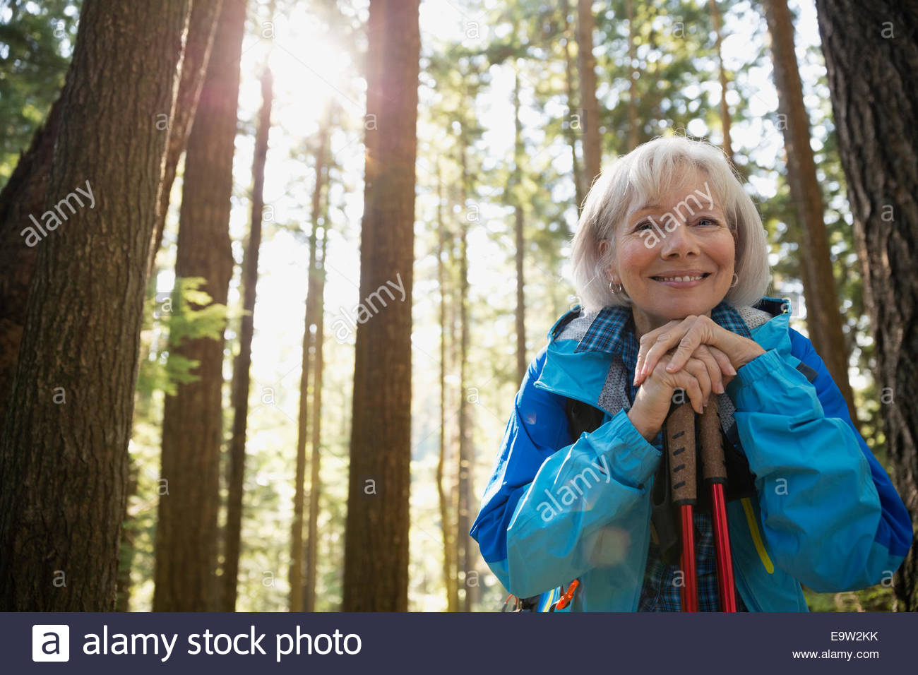 Woman hiking hi-res stock photography and images - Alamy