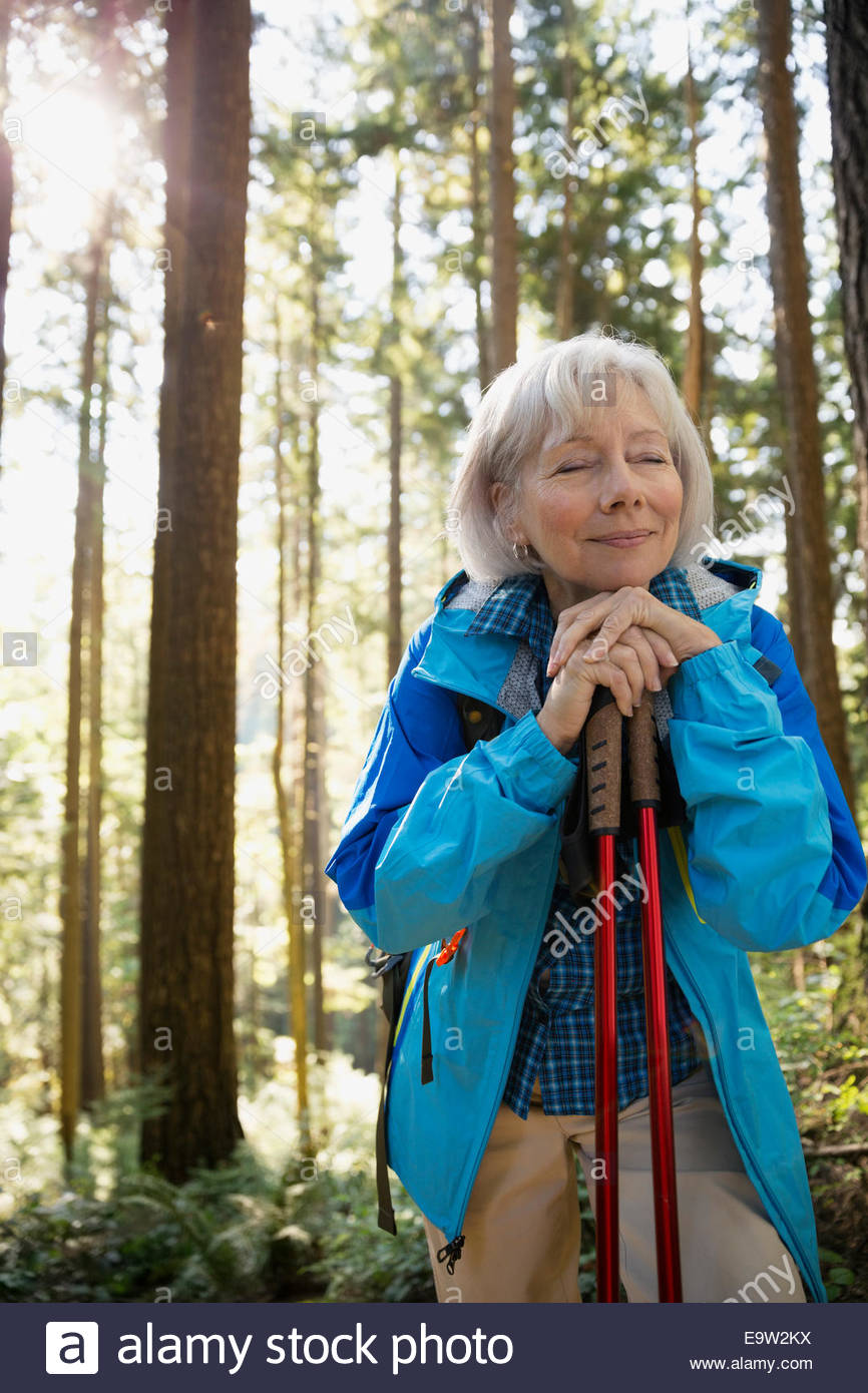 Woman hiking hi-res stock photography and images - Alamy