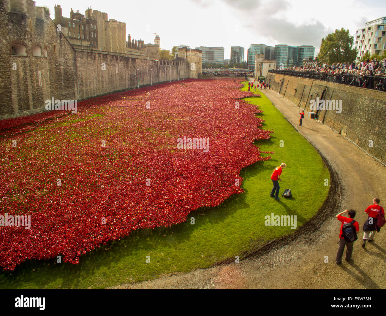 Blood swept lands and seas of red. The poppies at the Tower of London. Very poignant  reminder of our 1st world war ,dead. Stock Photo