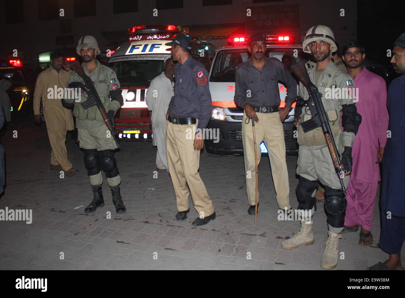 Lahore. 2nd Nov, 2014. Pakistani rangers stand guard outside a hospital after a suicide bomb attack near Wagah border in eastern Pakistan's Lahore on Nov. 2, 2014. Death toll rose to 54 and over 100 others were injured in the Sunday evening's suicide blast that took place near Wagah border crossing in Pakistan's eastern city of Lahore, hospital sources said. Credit:  Xinhua/Alamy Live News Stock Photo