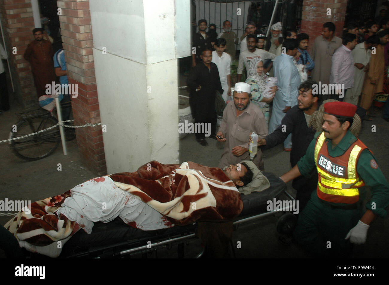 Lahore. 2nd Nov, 2014. People transfer an injured man to a hospital in eastern Pakistan's Lahore on Nov. 2, 2014. Death toll rose to 54 and over 100 others were injured in the Sunday evening's suicide blast that took place near Wagah border crossing in Pakistan's eastern city of Lahore, hospital sources said. Credit:  Sajjad/Xinhua/Alamy Live News Stock Photo