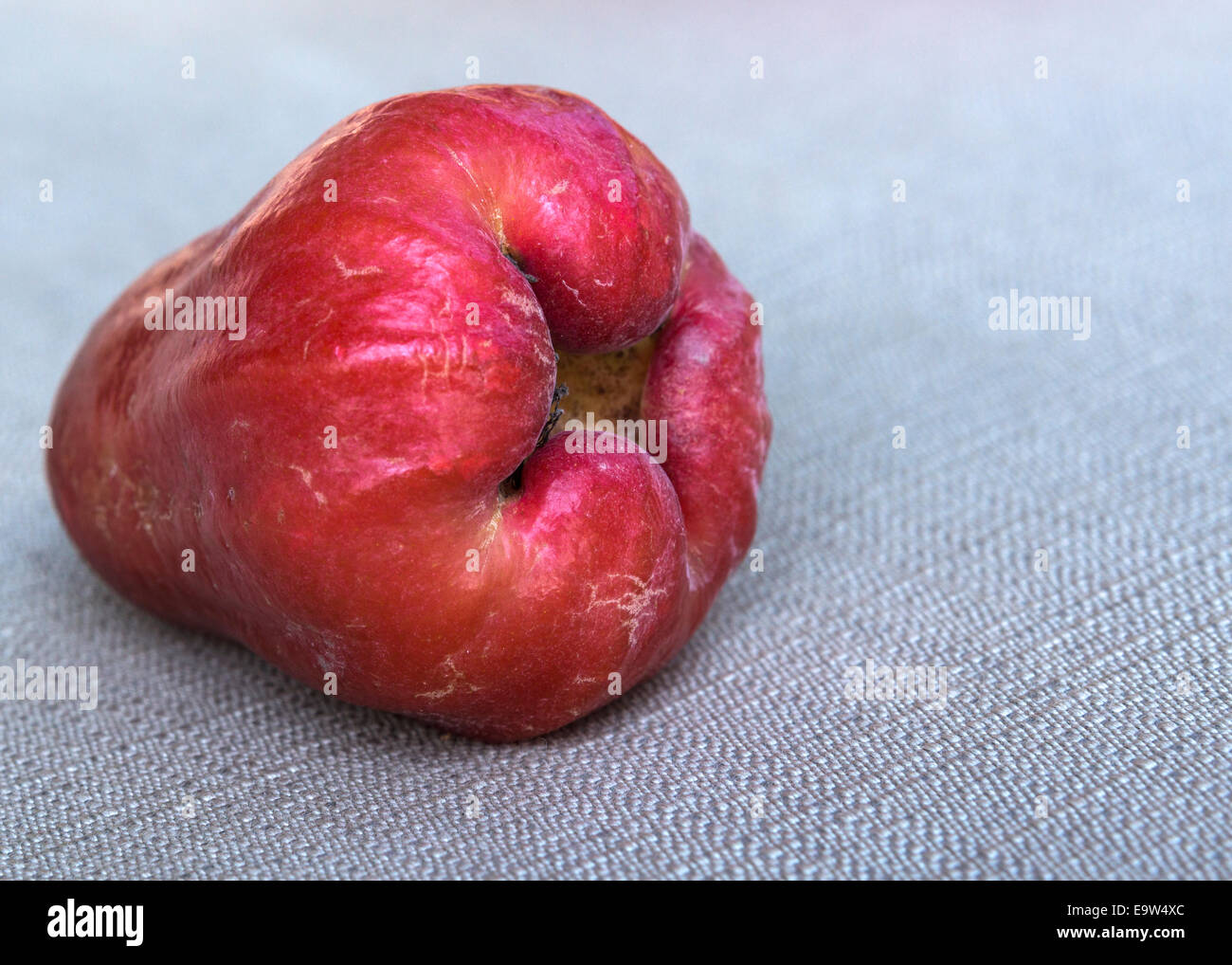 Rose apple fruit hi-res stock photography and images - Alamy