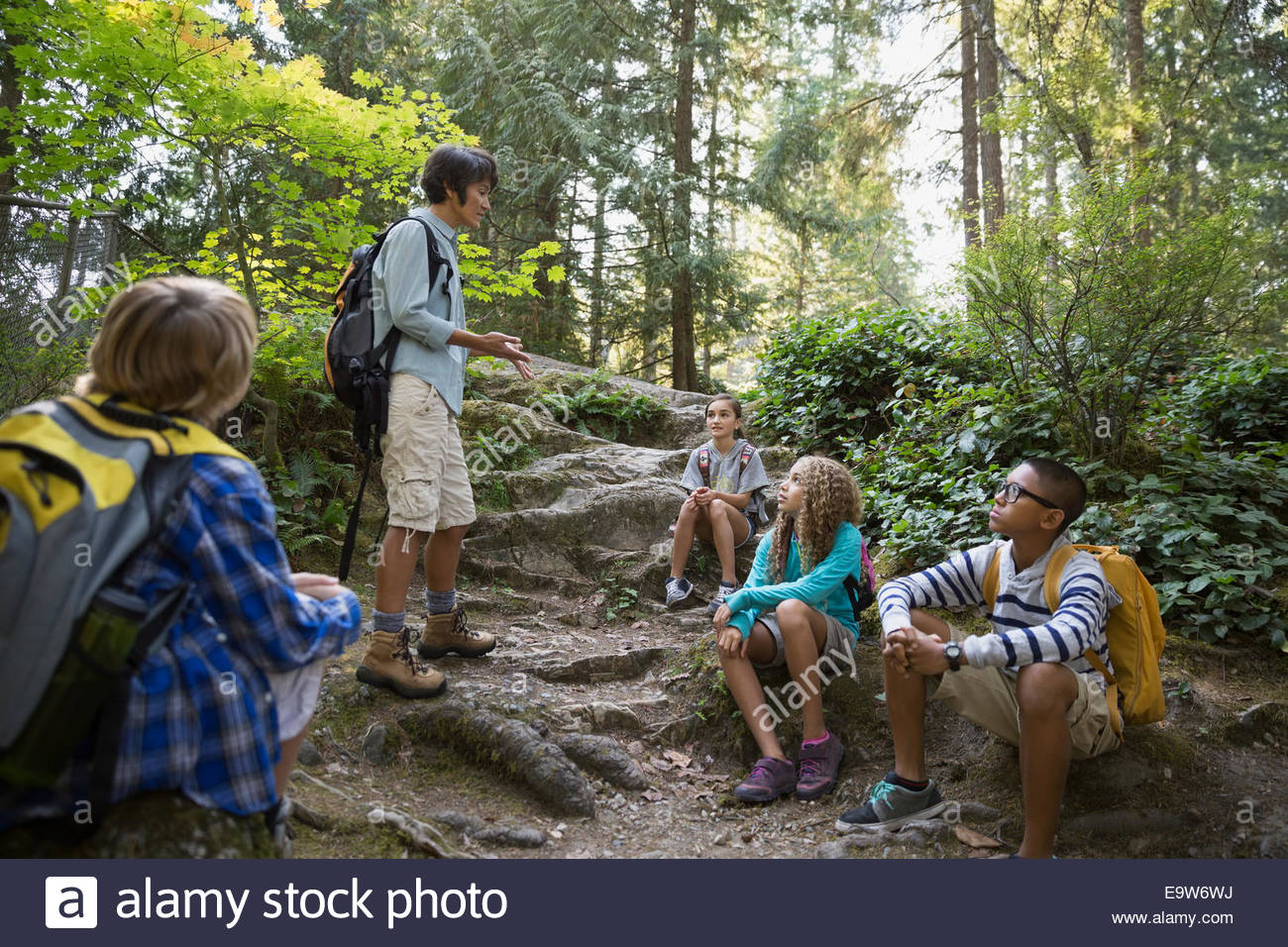 Group of children talking hi-res stock photography and images - Alamy