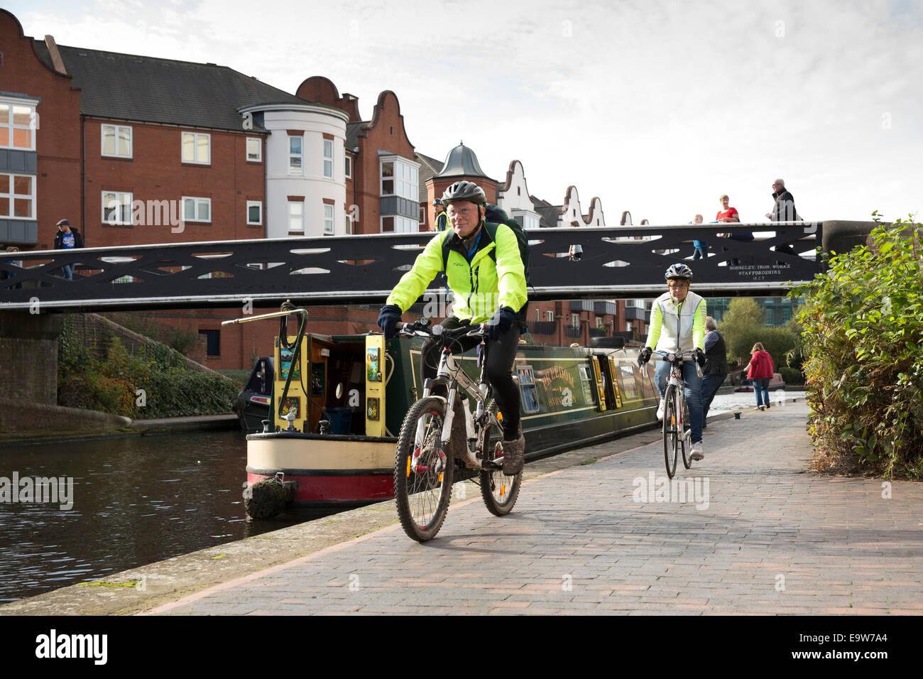 Cyclists on the towpath of the Birmingham old line canal in Brindleyplace, Birmingham City Centre Stock Photo