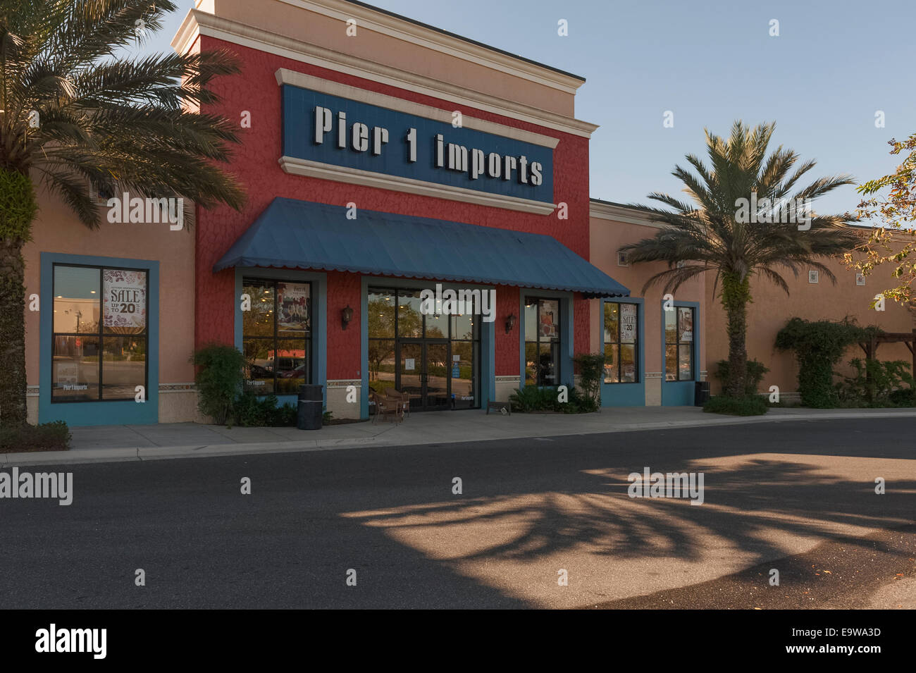 Pier 1 Imports Storefront located in Lady Lake, Florida USA Stock Photo