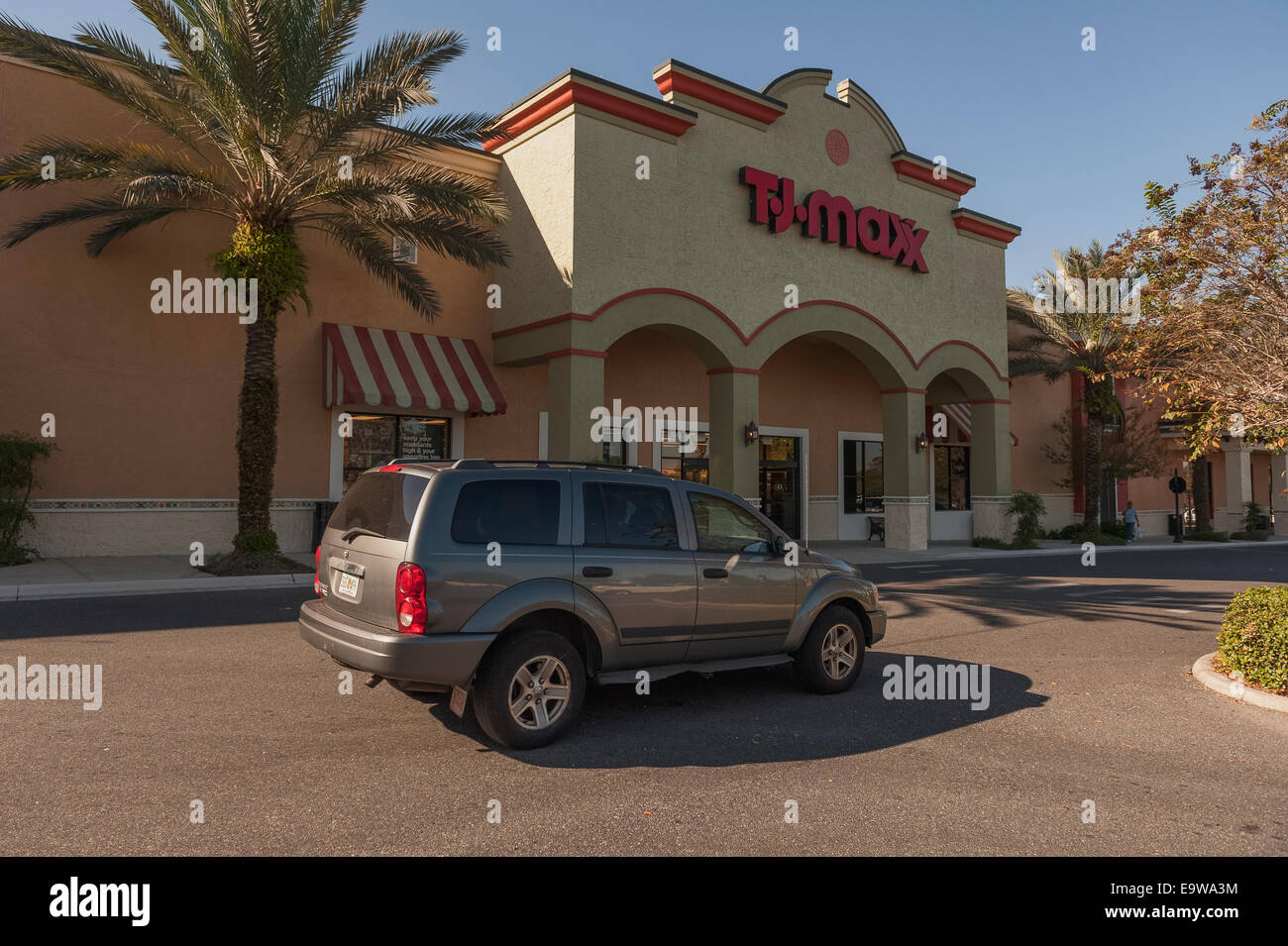 Tj Maxx Stock Photo - Download Image Now - T.J. Maxx, Building Exterior,  Built Structure - iStock