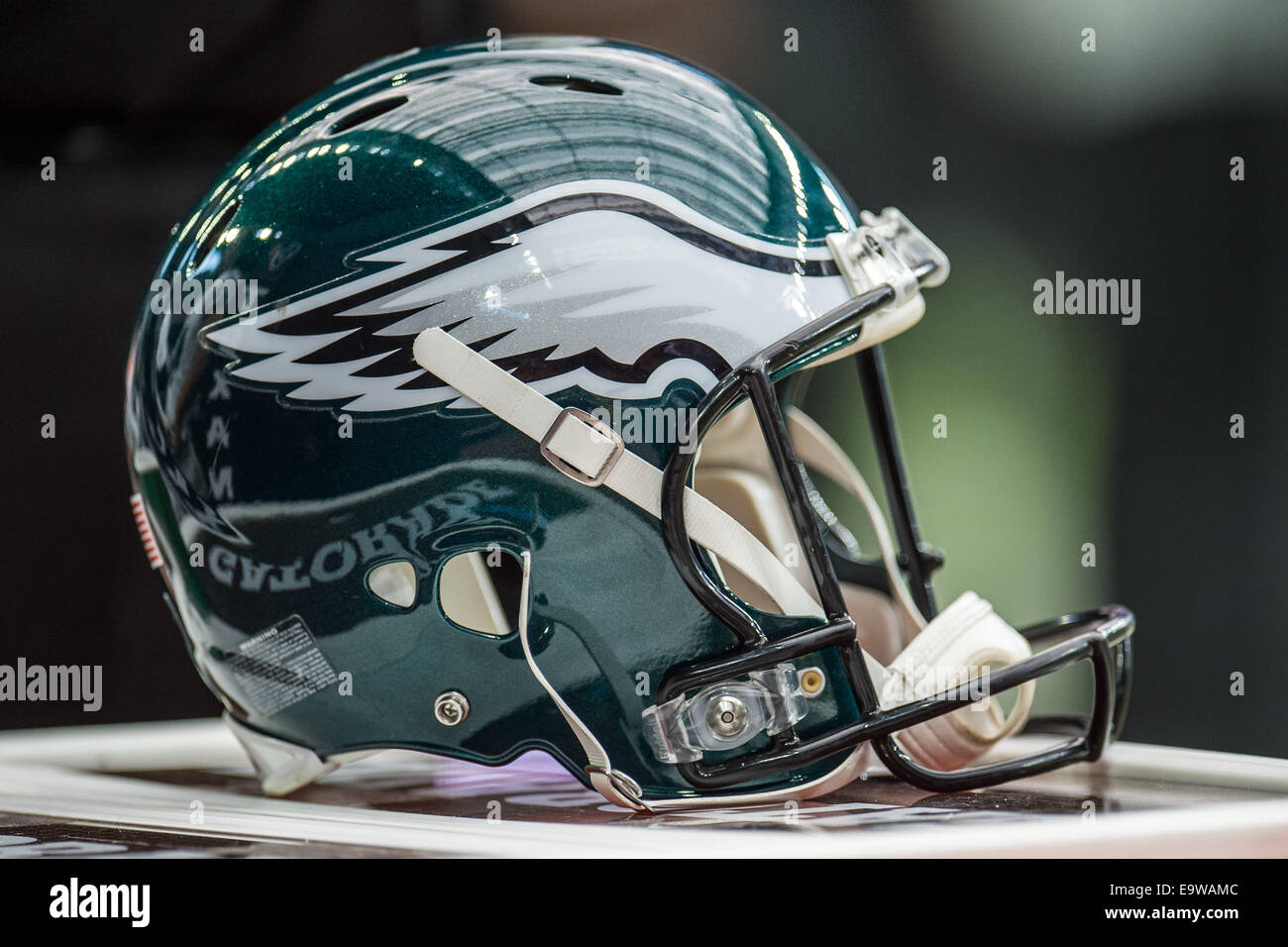 Philadelphia eagles helmet hi-res stock photography and images - Alamy