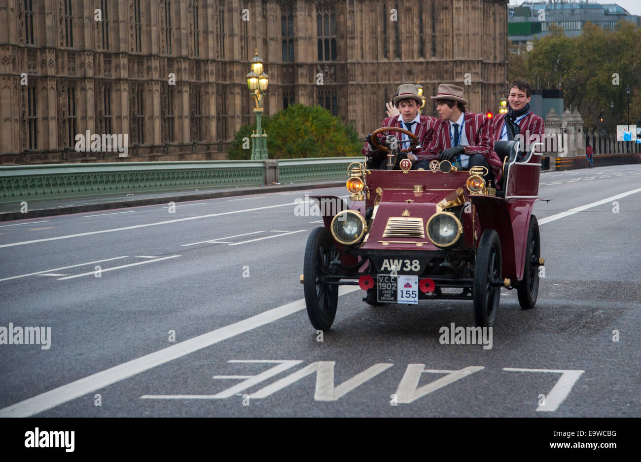 London, UK. 02 November, 2014. Vintage motor cars race across Westminster Bridge during the Bonhams London to Brighton Veteran Car Run. Credit:  Pete Maclaine/Alamy Live News Stock Photo