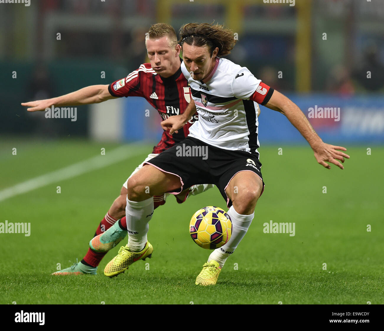 Milan, Italy. 2nd Nov, 2014. Ignazio Abate (L) of AC Milan vies with Edgar Barreto of Palermo during their Serie A football match in Milan, Italy, on Nov. 2, 2014. AC Milan lost 0-2. © Alberto Lingria/Xinhua/Alamy Live News Stock Photo
