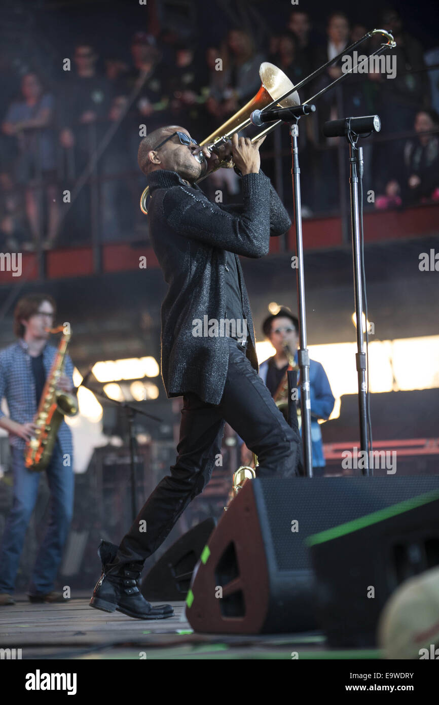 Trombone shorty hires stock photography and images Alamy