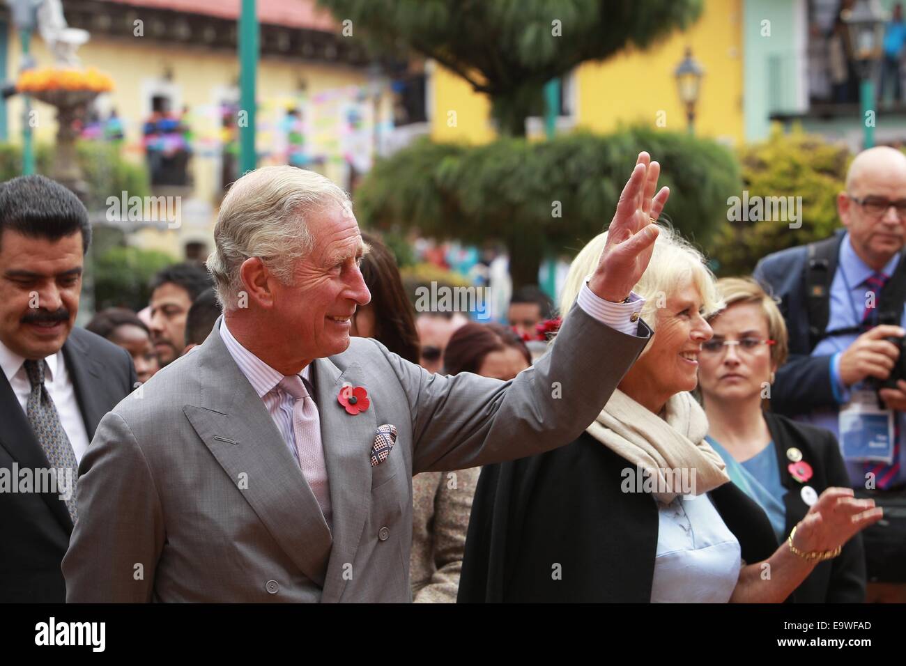 Hidalgo, Mexico. 2nd Nov, 2014. British Prince Charles (L) and his wife Camilla (R Front), Duchess of Cornwall, greet residents during their visit to Mexico, in Pachuca, state of Hidalgo, Mexico, on Nov. 2, 2014. Credit:  Jose Mendez/POOL/Xinhua/Alamy Live News Stock Photo