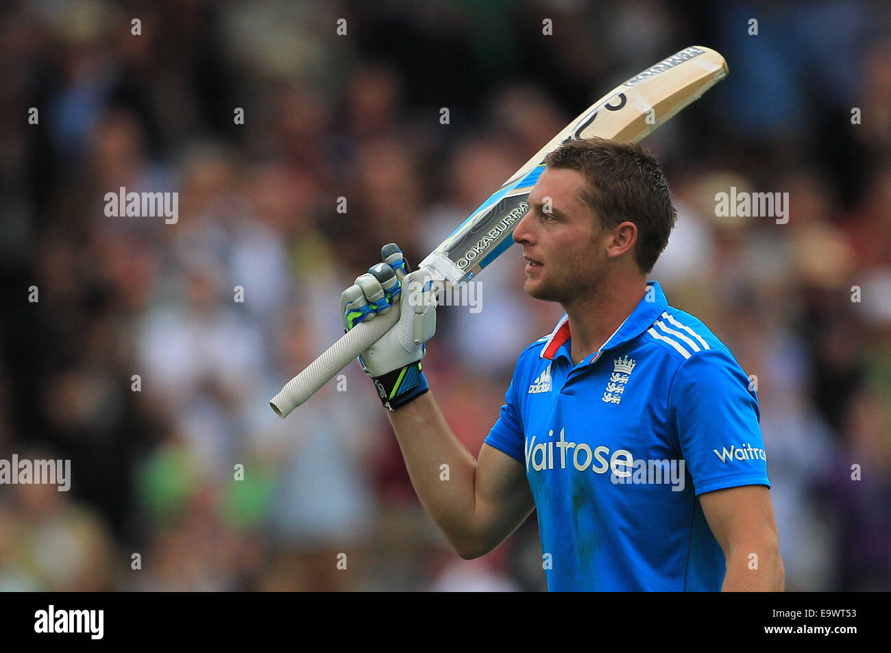 Cricket - Jos Buttler of England raises his bat as he leaves the field after scoring a Lord's century in an ODI vs Sri Lanka Stock Photo
