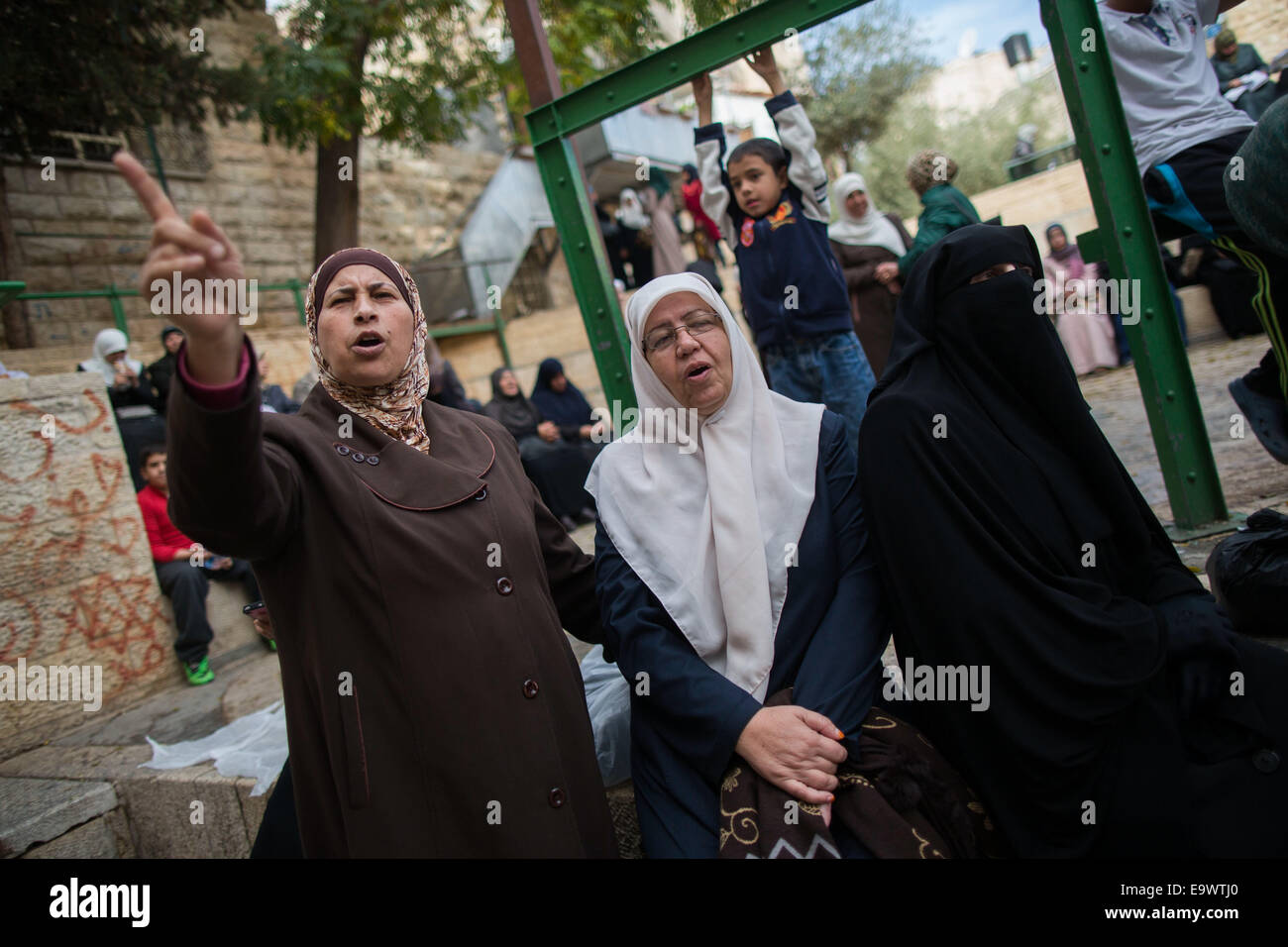 Jerusalem. 2nd Nov, 2014. Palestinian women argue with Israeli border police near a barrier leading to the Al-Aqsa Mosque near the lions gate in Jerusalem's Old City, on Nov. 2, 2014. Israeli Prime Minister Benjamin Netanyahu called on Sunday to the Israeli right-wing Knesset members to show restraint in regard to the Jewish presence in the Al-Aqsa Mosque or the Temple Mount compound. © JINI/Xinhua/Alamy Live News Stock Photo