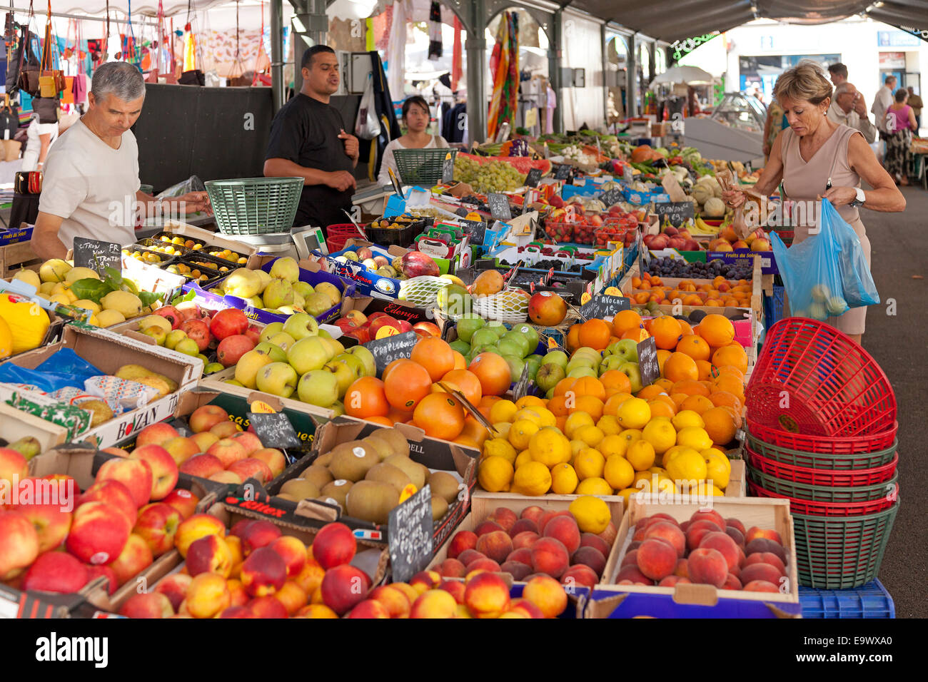 fruit for sale, Marché Gambetta, Cannes, Cote d´Azur, France Stock Photo