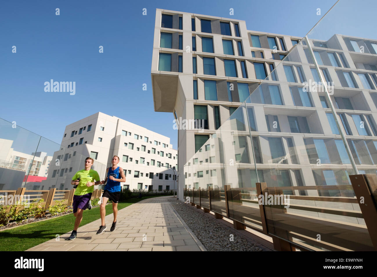 Runners on High Line at new Abu Dhabi campus of New York University (NYU) on Saadiyat Island in United Arab Emirates Stock Photo