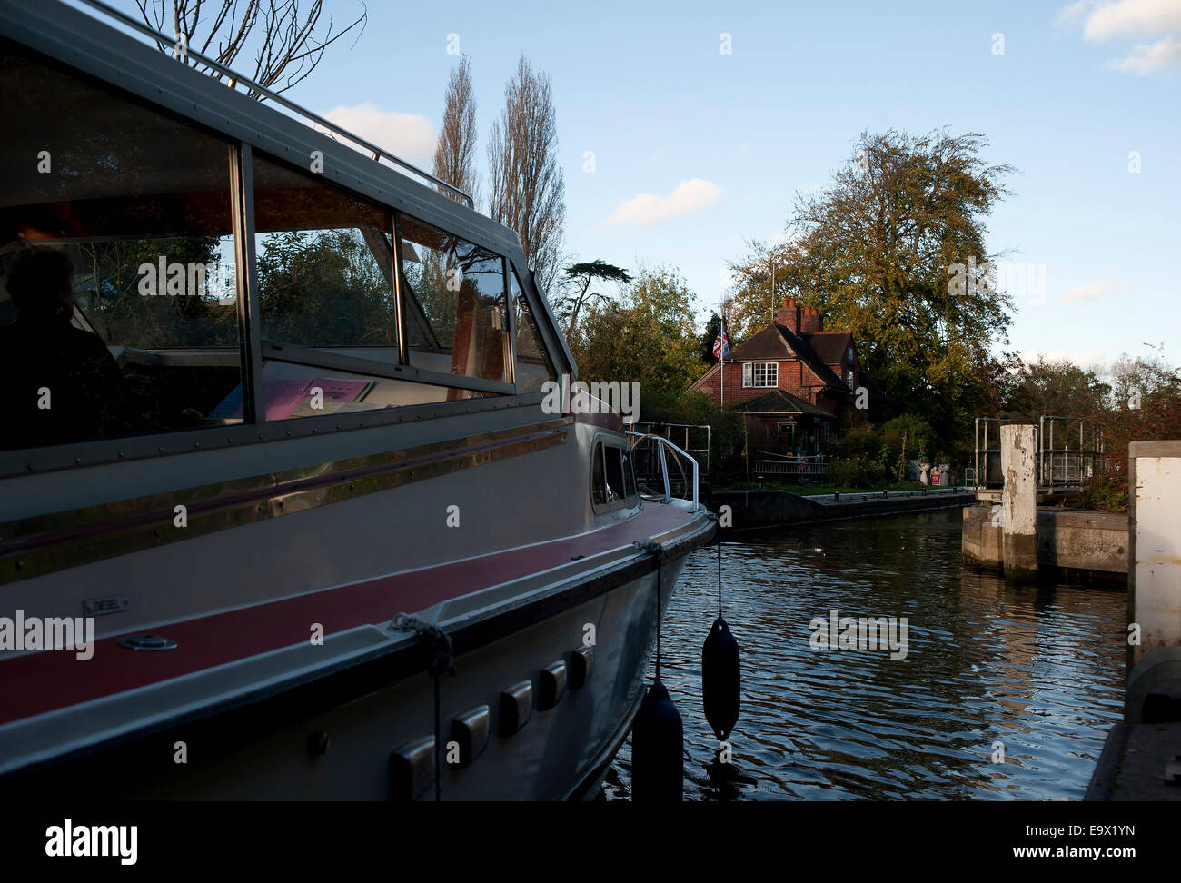 Boating on the River Thames at Sonning Lock, Berkshire, England, United Kingdom Stock Photo