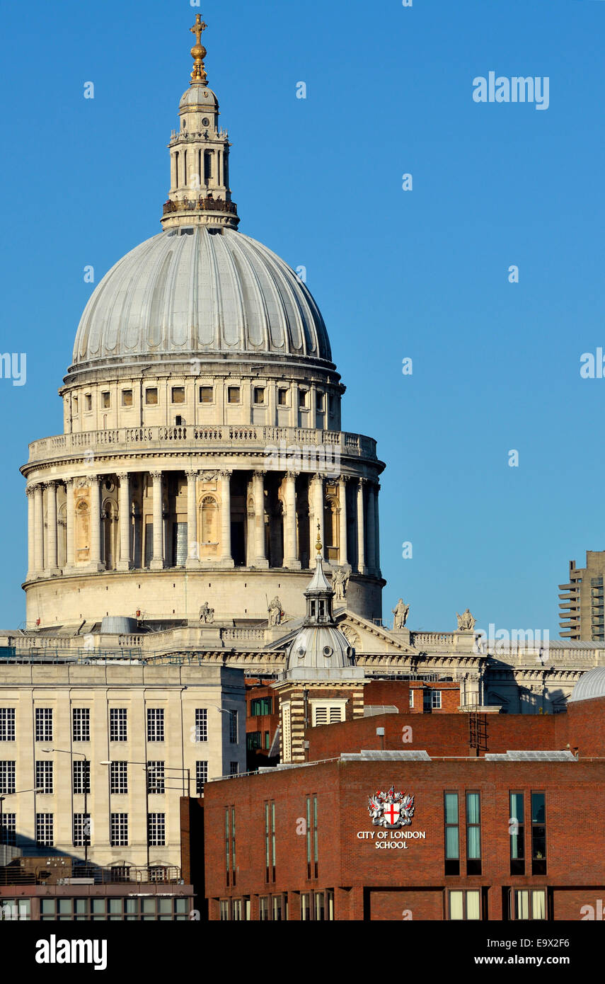 London, England, UK. St Paul's Cathedral behind the City of London School Stock Photo
