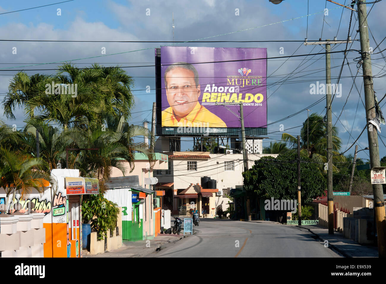 Dominikanische Republik, Osten, Wahlplakat in der Ortschaft Jobo Jagoey bei Higüey, Stock Photo