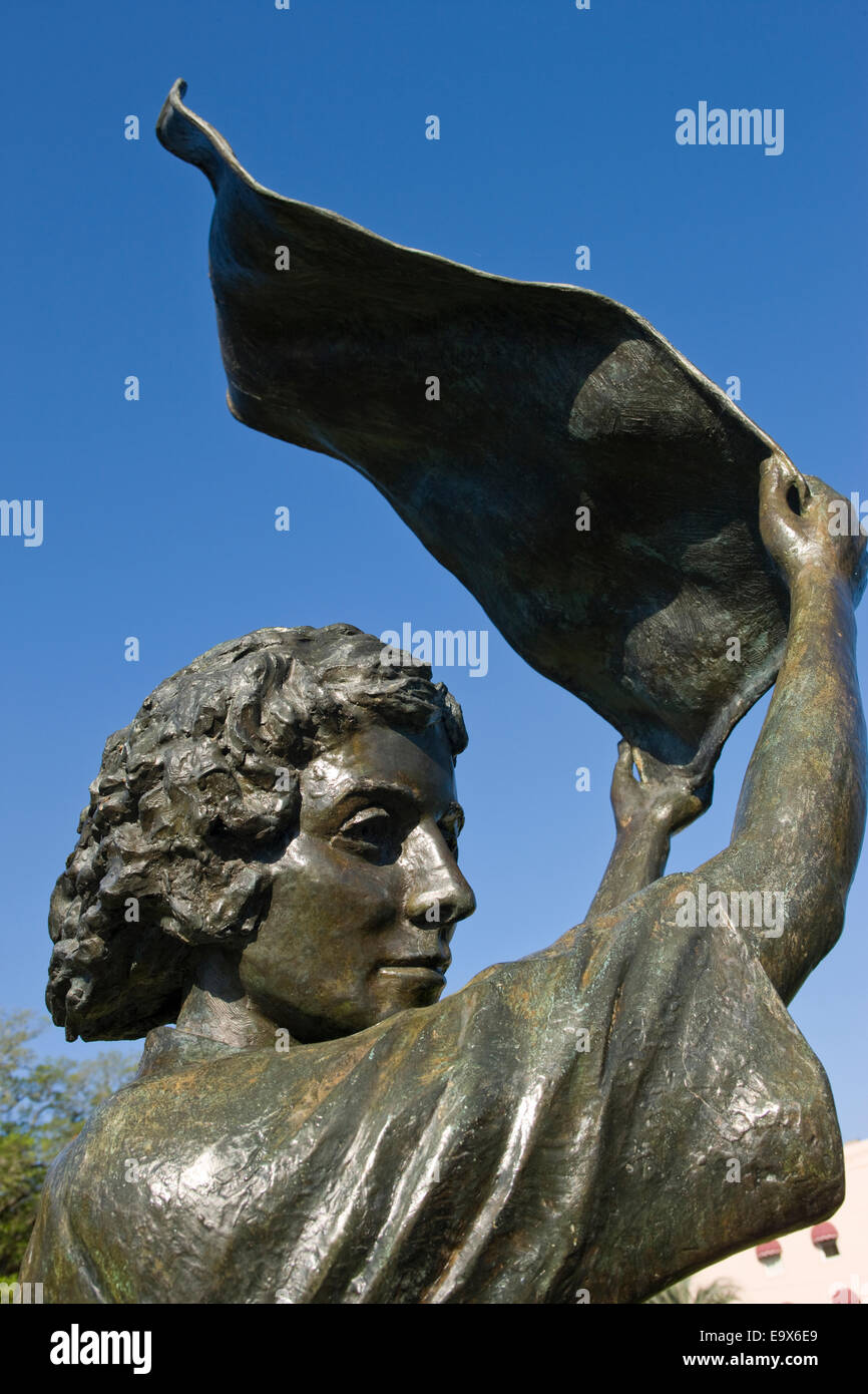 FLORENCE MARTUS WAVING GIRL STATUE (©FELIX DE WELDON 1974) RIVER STREET