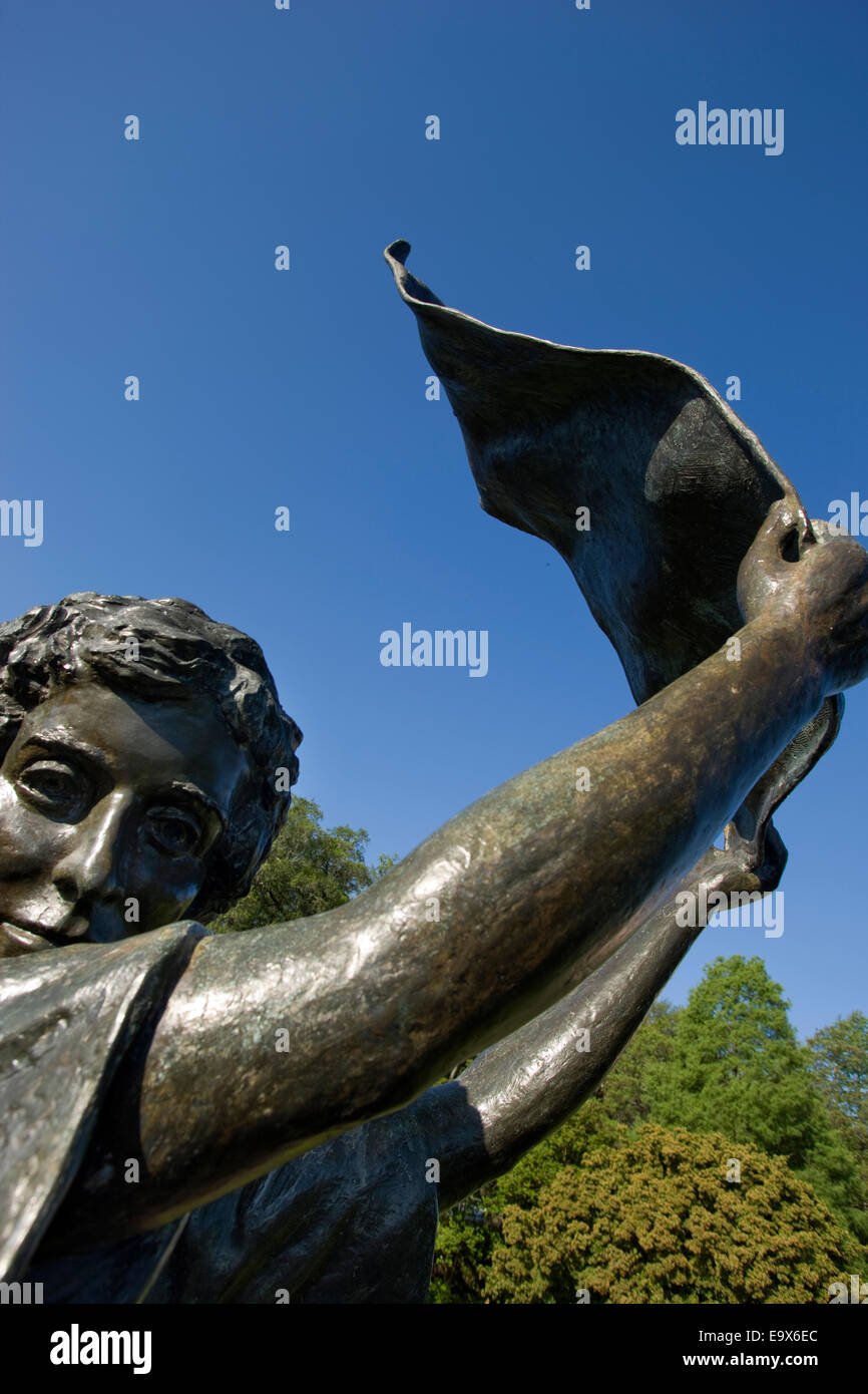 FLORENCE MARTUS WAVING GIRL STATUE (©FELIX DE WELDON 1974) RIVER STREET