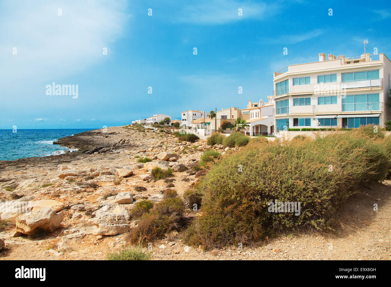 Portrait of tropical apartment building on the beach Stock Photo Alamy