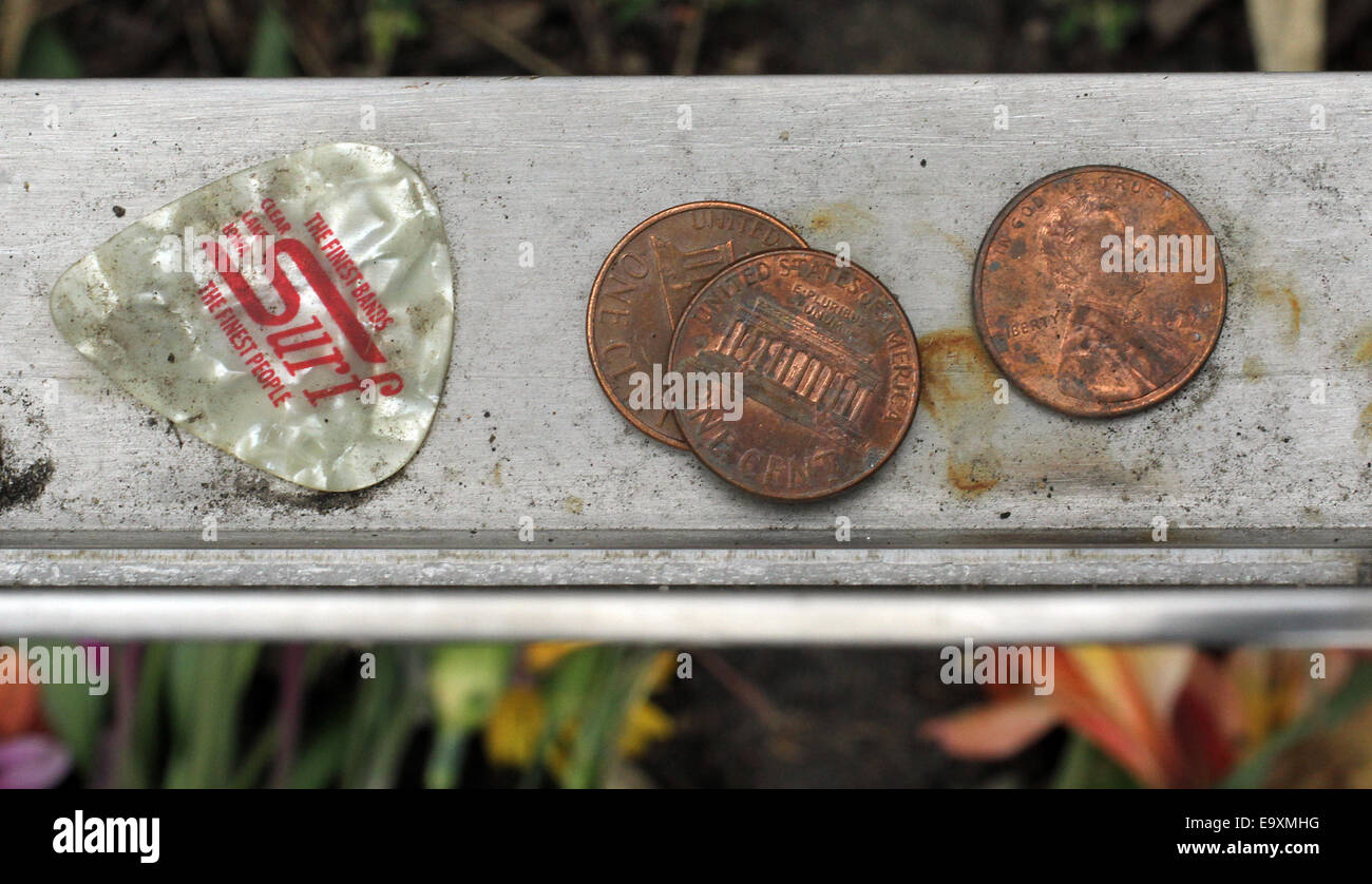 Clear Lake, IOWA, USA. 5th Oct, 2014. A guitar pick and three pennies sit on the back ledge of a memorial at the spot where the plane carrying Buddy Holly, Ritchie Valens and J.P. ''The Big Bopper'' Richardson crashed killing all aboard on Feb. 3, 1959, North of Clear Lake, Iowa. The three young singers were in a single-engine aircraft flying in a light snowstorm in 1959 when the pilot apparently lost control. Holly decided to fly because his tour bus was having heating problems. © Kevin E. Schmidt/ZUMA Wire/Alamy Live News Stock Photo