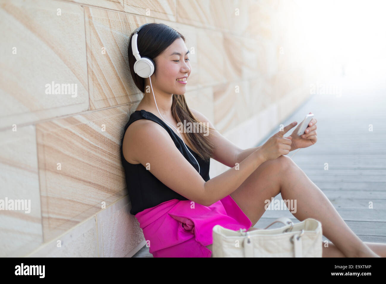 Pretty woman film headphones hi-res stock photography and images - Alamy