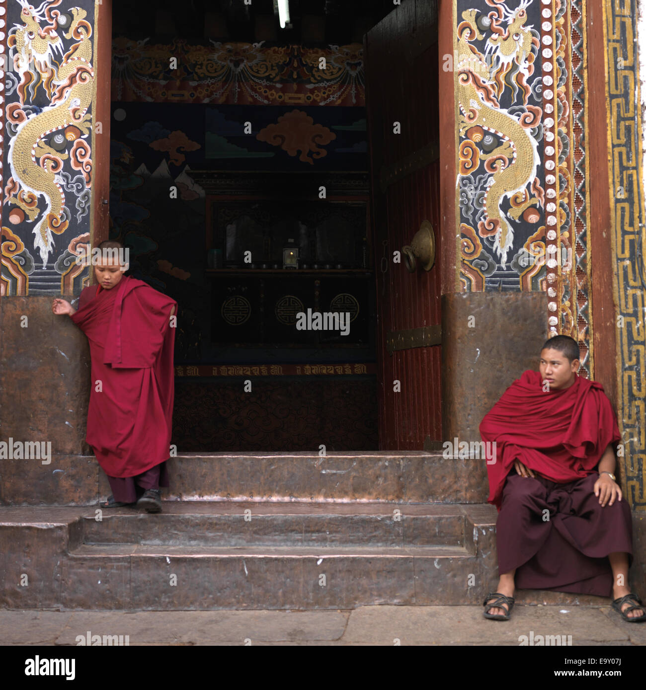 Monks at the entrance of Rinpung Dzong, Paro Valley, Paro District, Bhutan Stock Photo