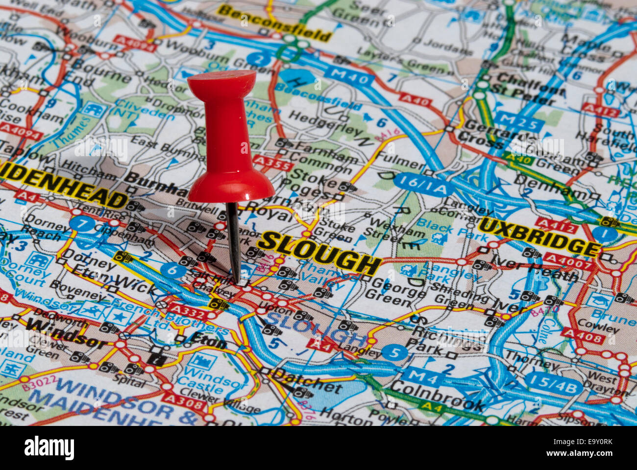 red map pin in road map pointing to city of Slough Stock Photo