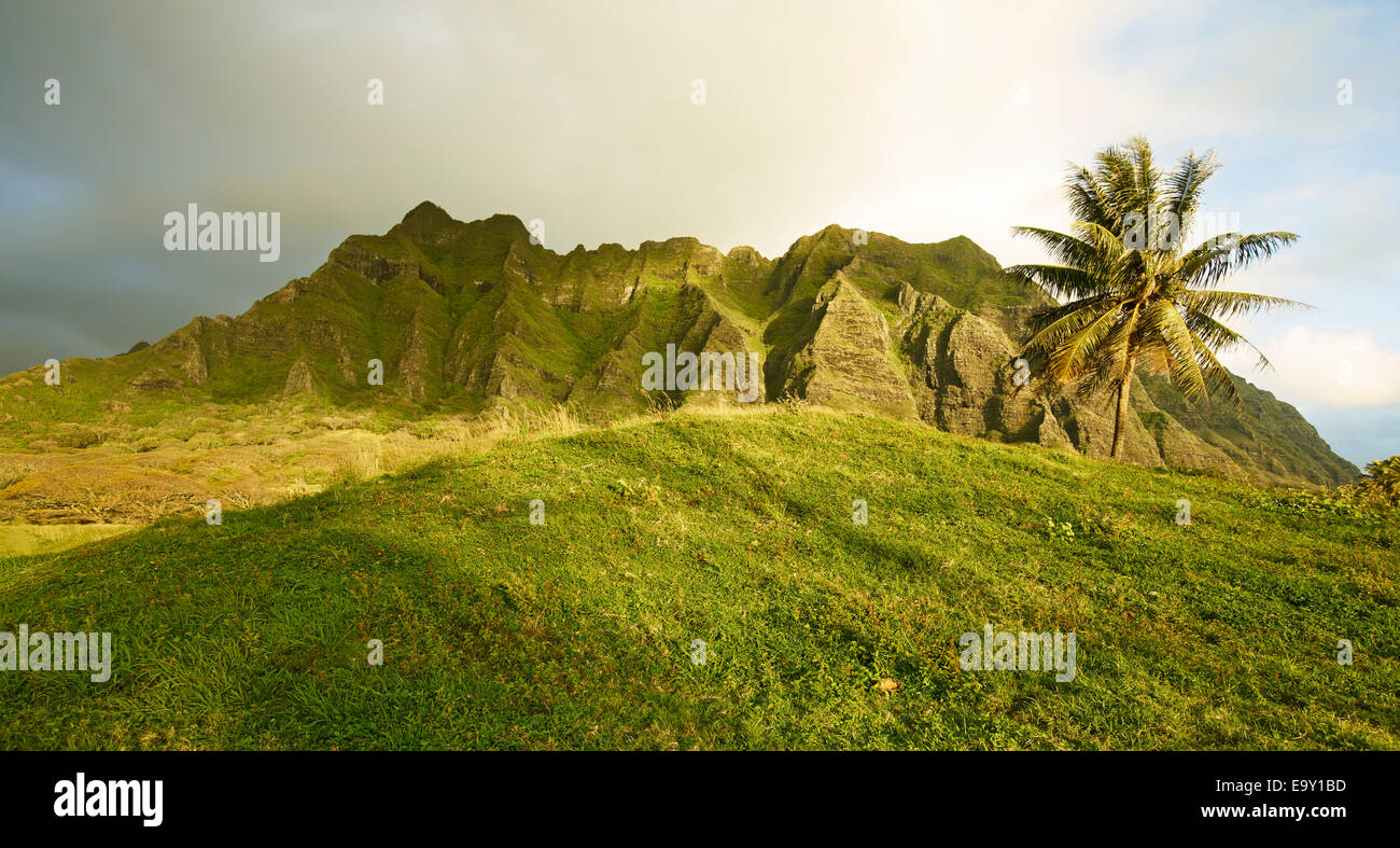 Oahu mountain hi-res stock photography and images - Alamy