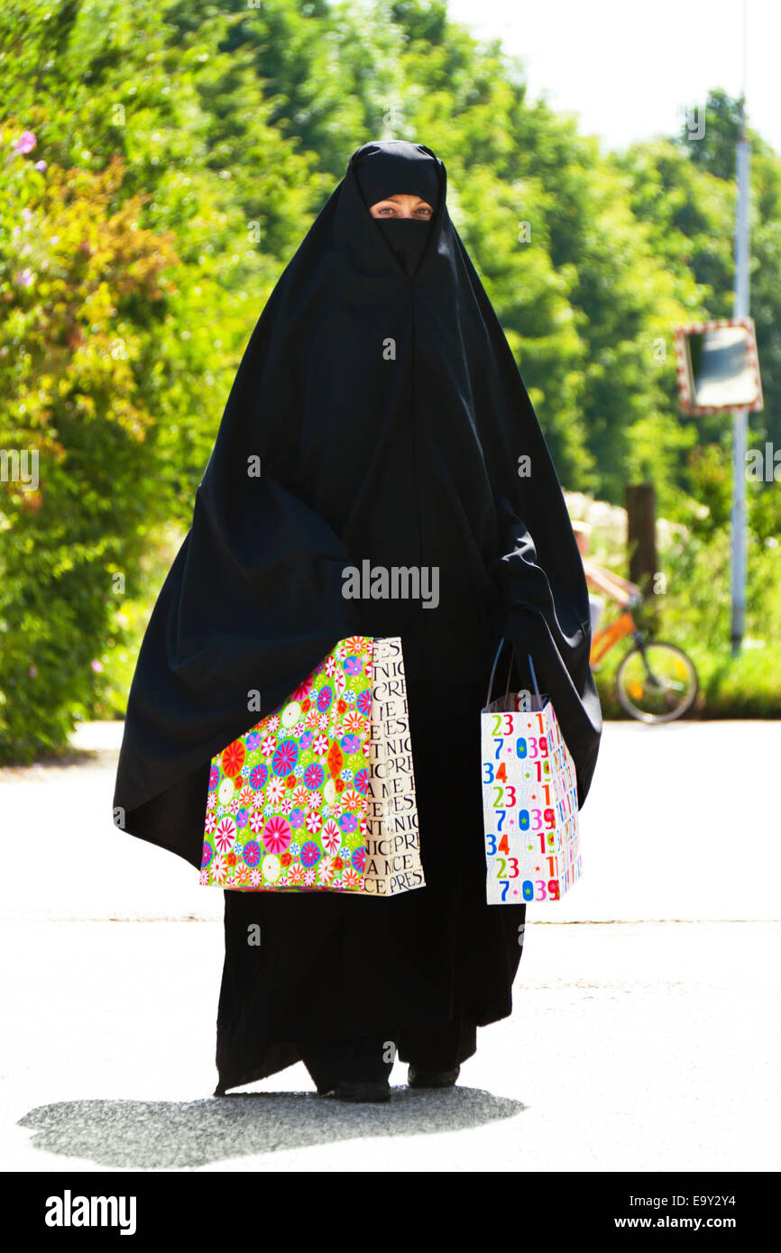 symbol photo islam. Muslim with burka Stock Photo - Alamy