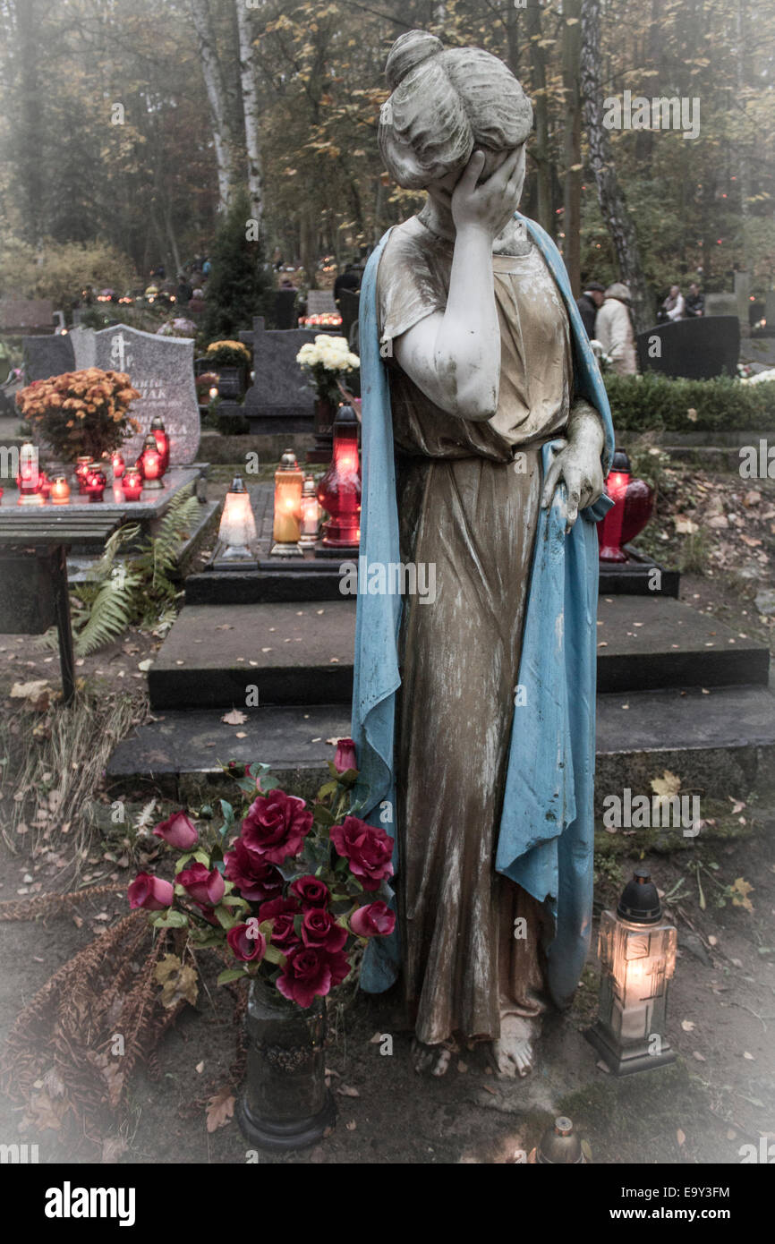 Weeping woman hires stock photography and images Alamy
