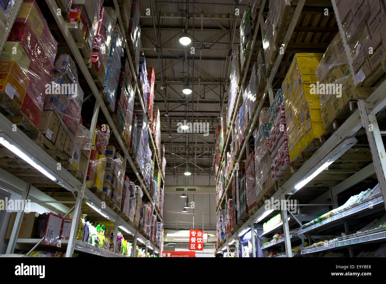 Supermarket packing shelves hires stock photography and images Alamy