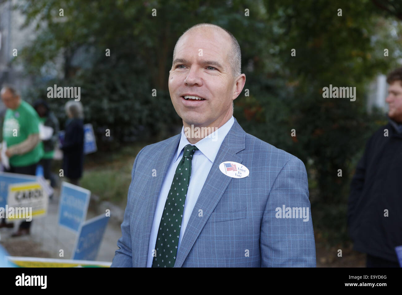 Washington, D.C, USA. 4th Nov, 2014. Early this morning the Independent Candidate for Mayor of the District of Columbia 2014 DAVID A. CATANIA is present at the polling place. Credit:  Oliver Contreras/ZUMA Wire/Alamy Live News Stock Photo