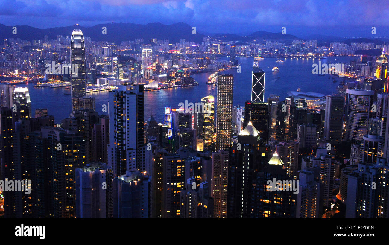 Night view of Hong Kong's Victoria Harbour Stock Photo - Alamy
