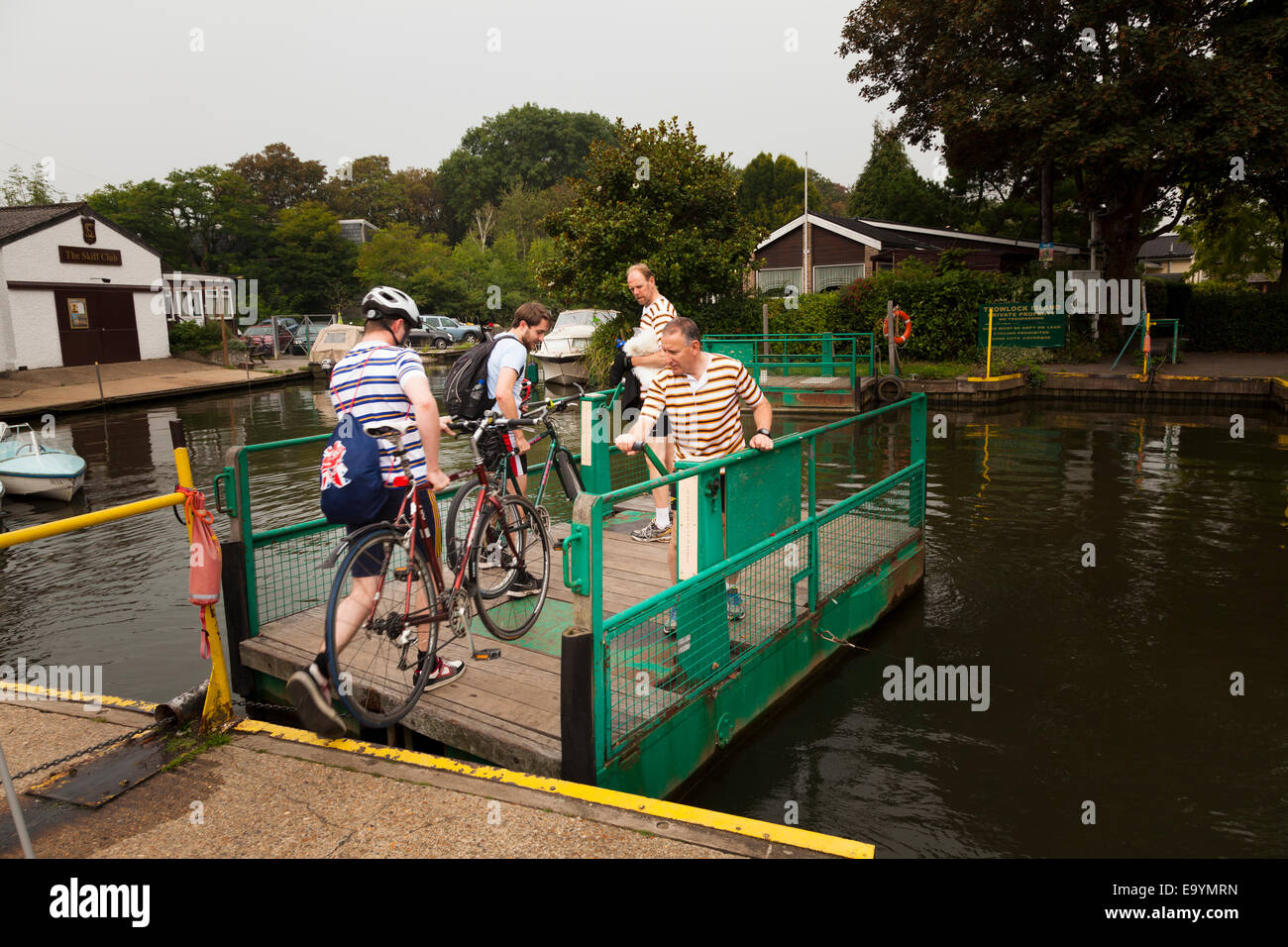 Passengers using the hand wound chain ferry to cross to Trowlock Island on the Thames Stock Photo