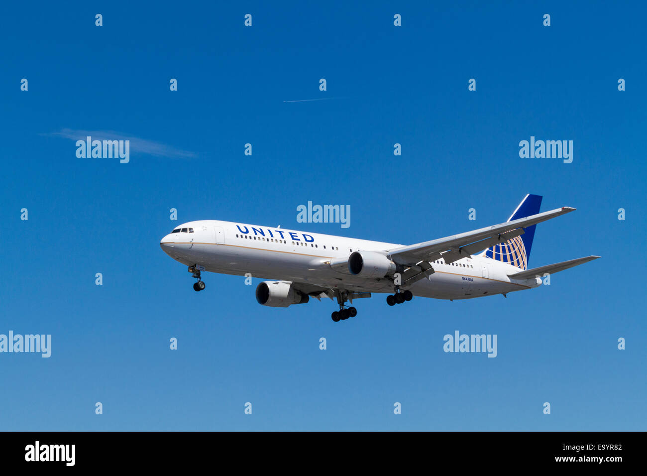 United airlines boeing 767 hi-res stock photography and