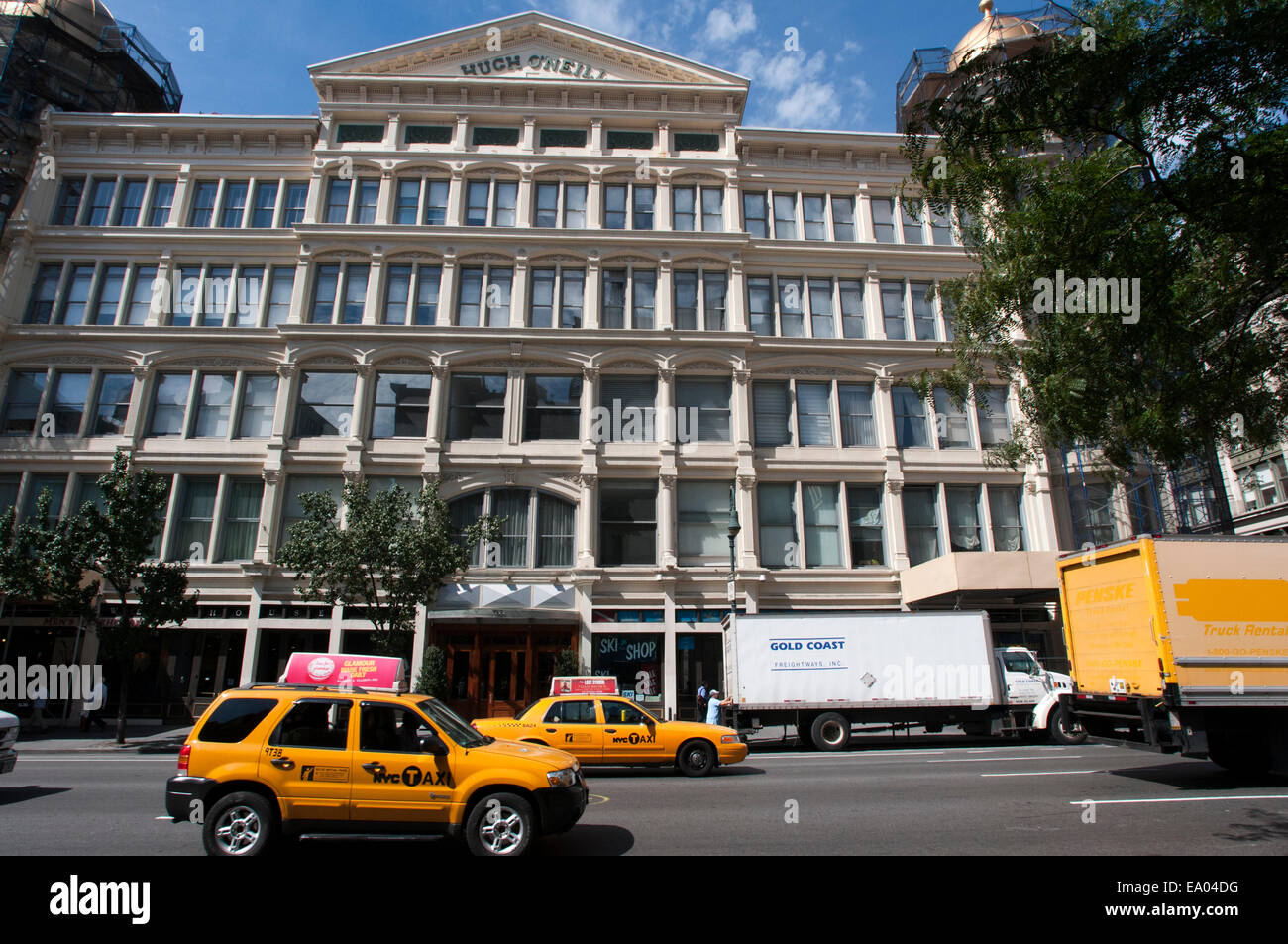 Hugh O'neill. New York. USA. The Ladies' Mile Historic District, NYC. Hugh O'Neill building on New York's 6th Avenue was origina Stock Photo