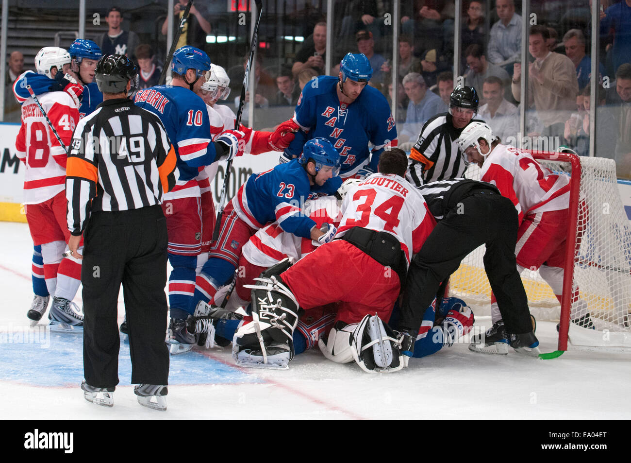 New york sports drop puck hires stock photography and images Alamy