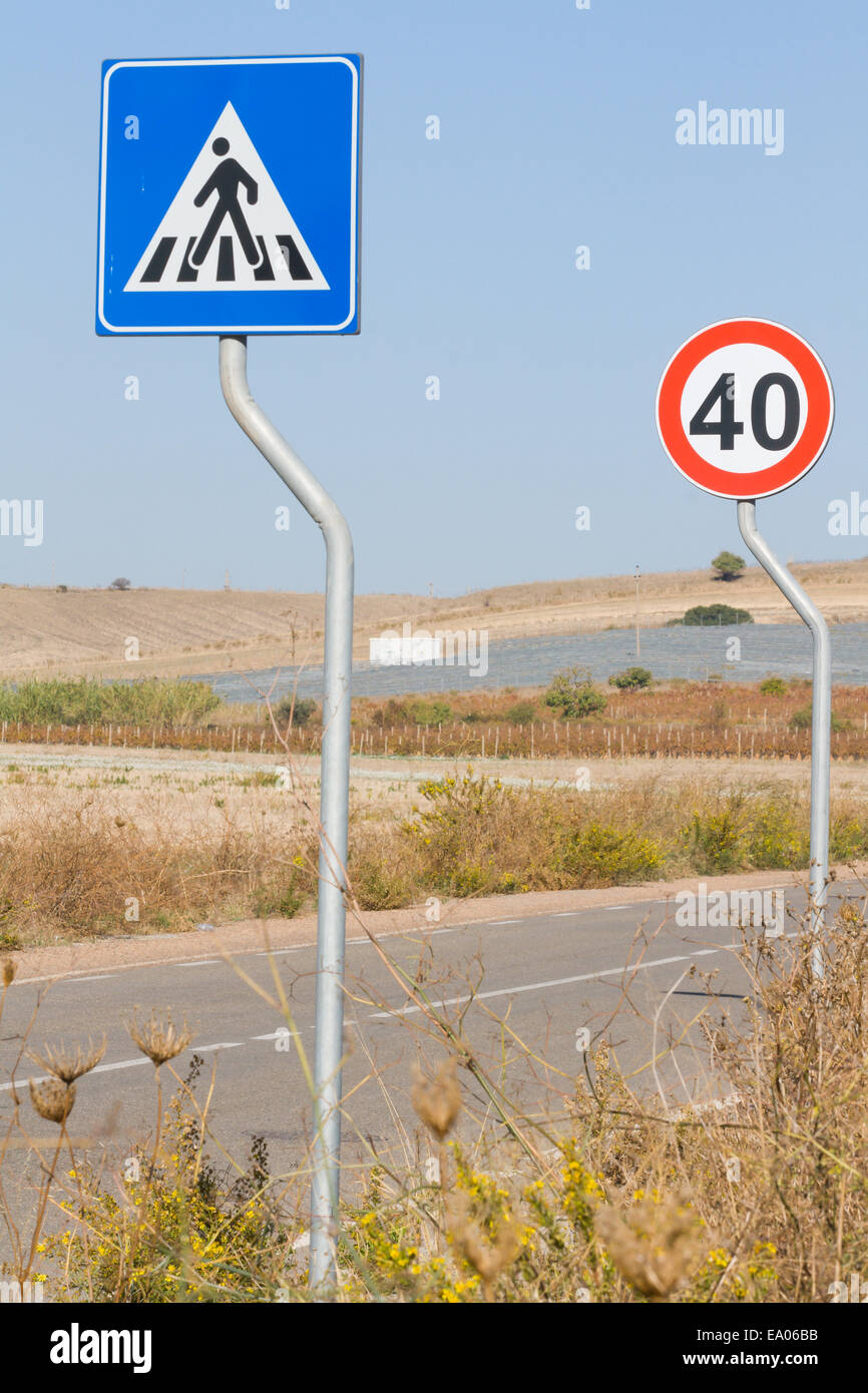 Campaign yard signs hi-res stock photography and images - Alamy