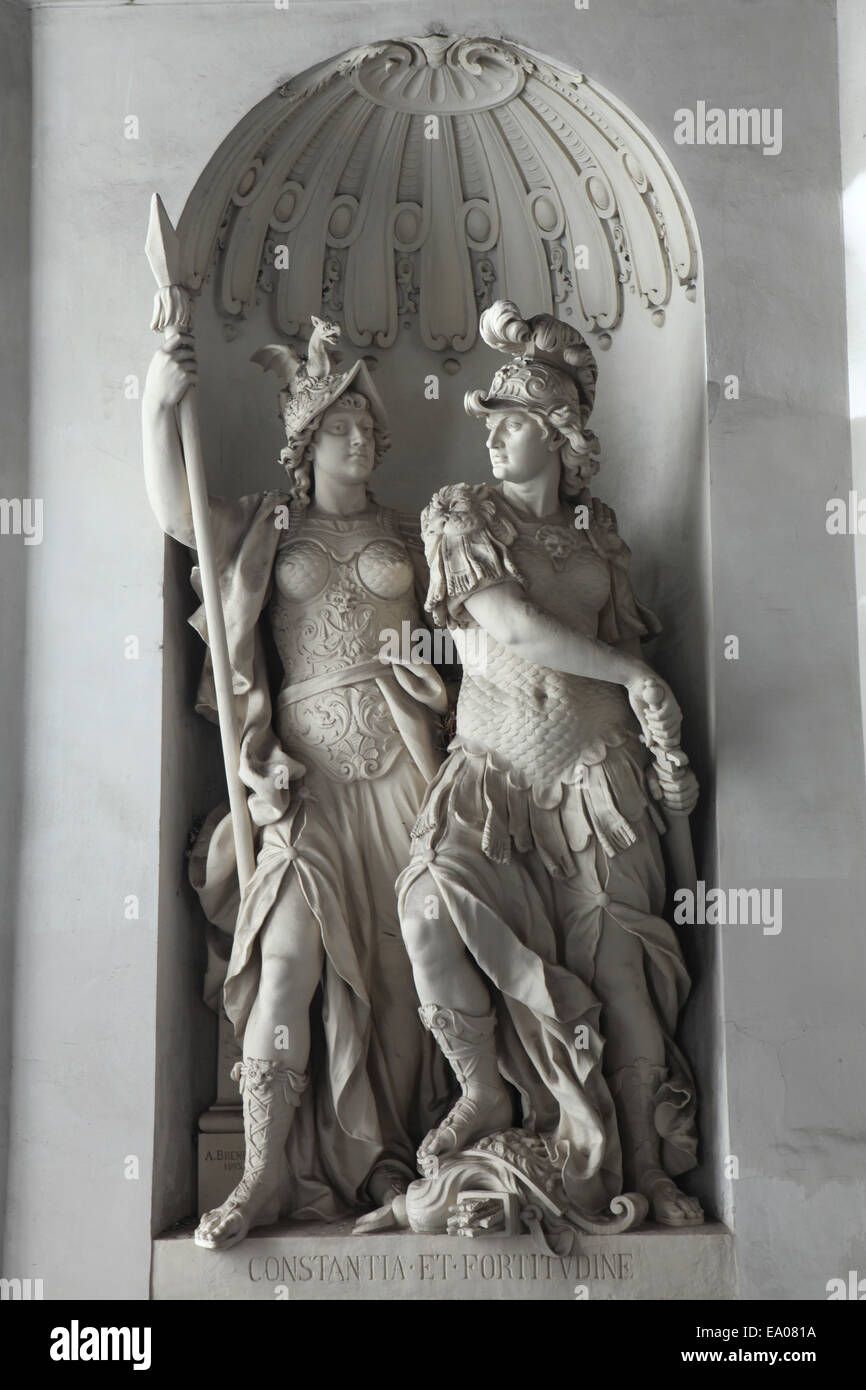 Allegorical statues Constantia and Fortitudine at the Michaelertor of the Hofburg Palace in Vienna, Austria. This allegorical statue personifies Holy Roman Emperor Charles VI. Stock Photo